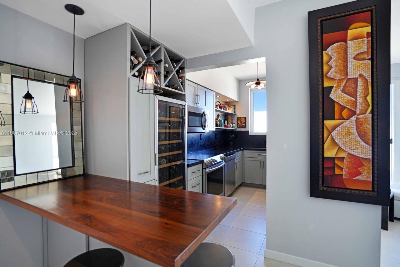 BAYVIEW PLAZA CONDO - Residential