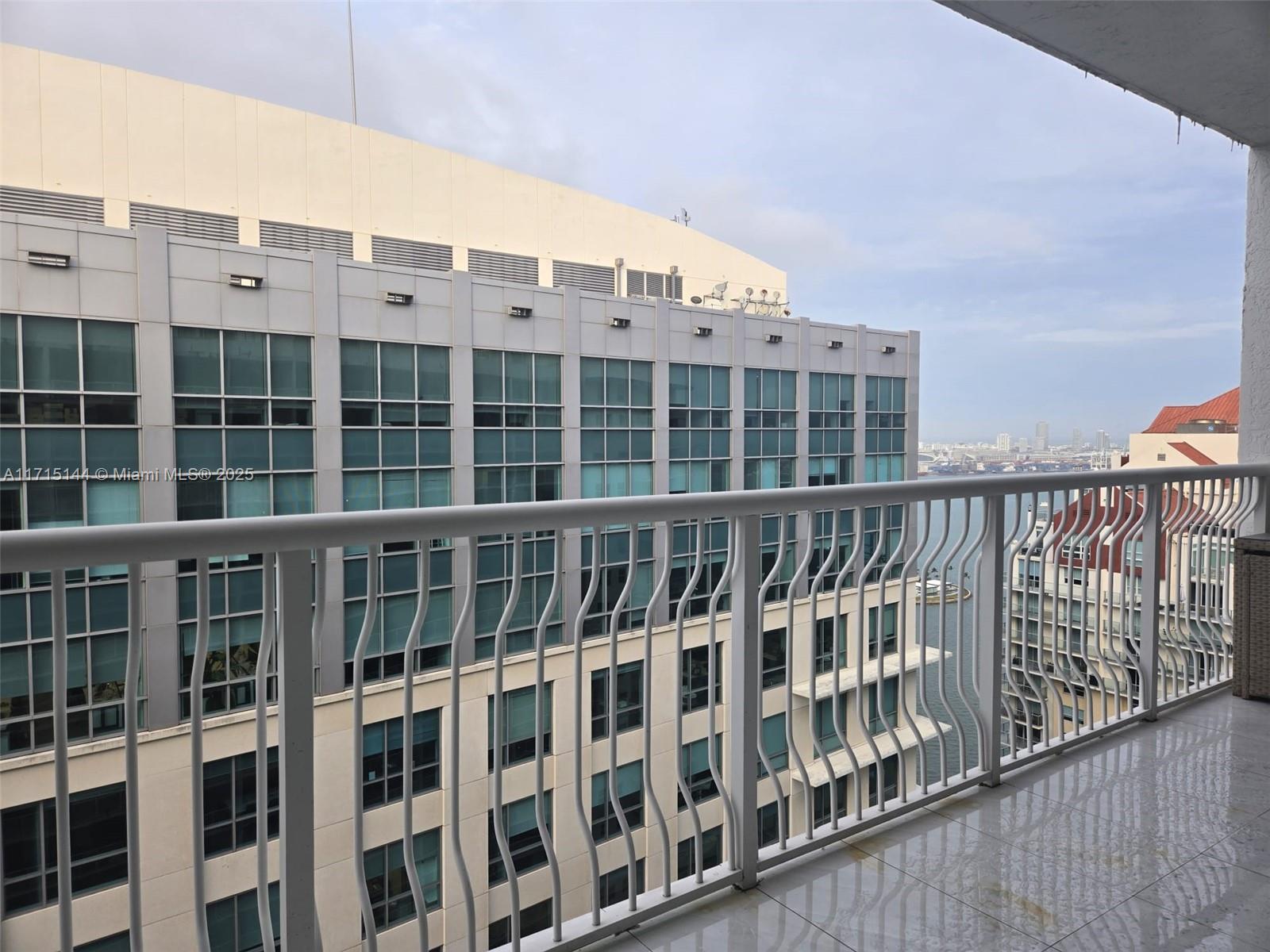 1200 Brickell Bay Dr 4214