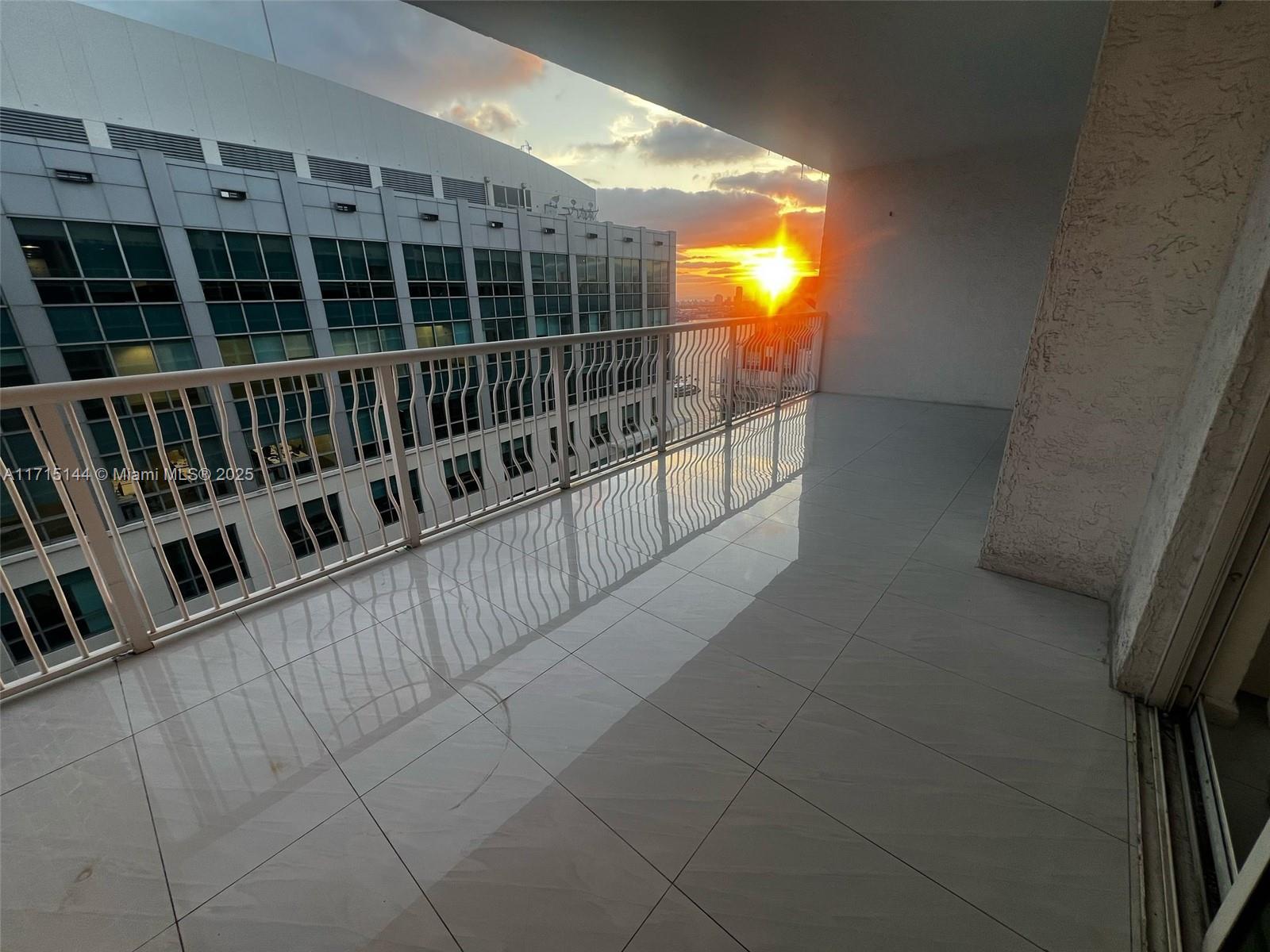 THE CLUB AT BRICKELL BAY - Residential