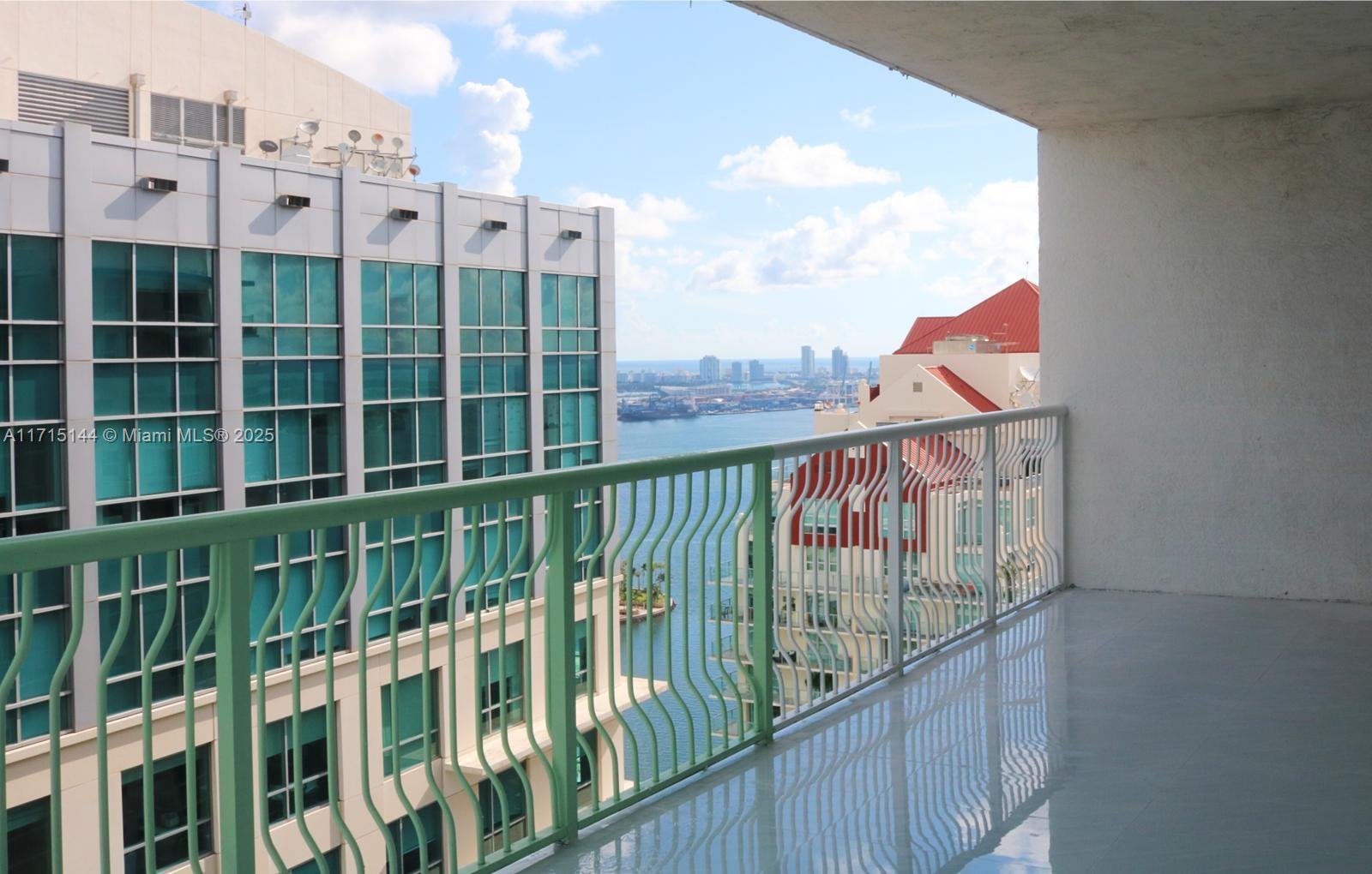 1200 Brickell Bay Dr 4214