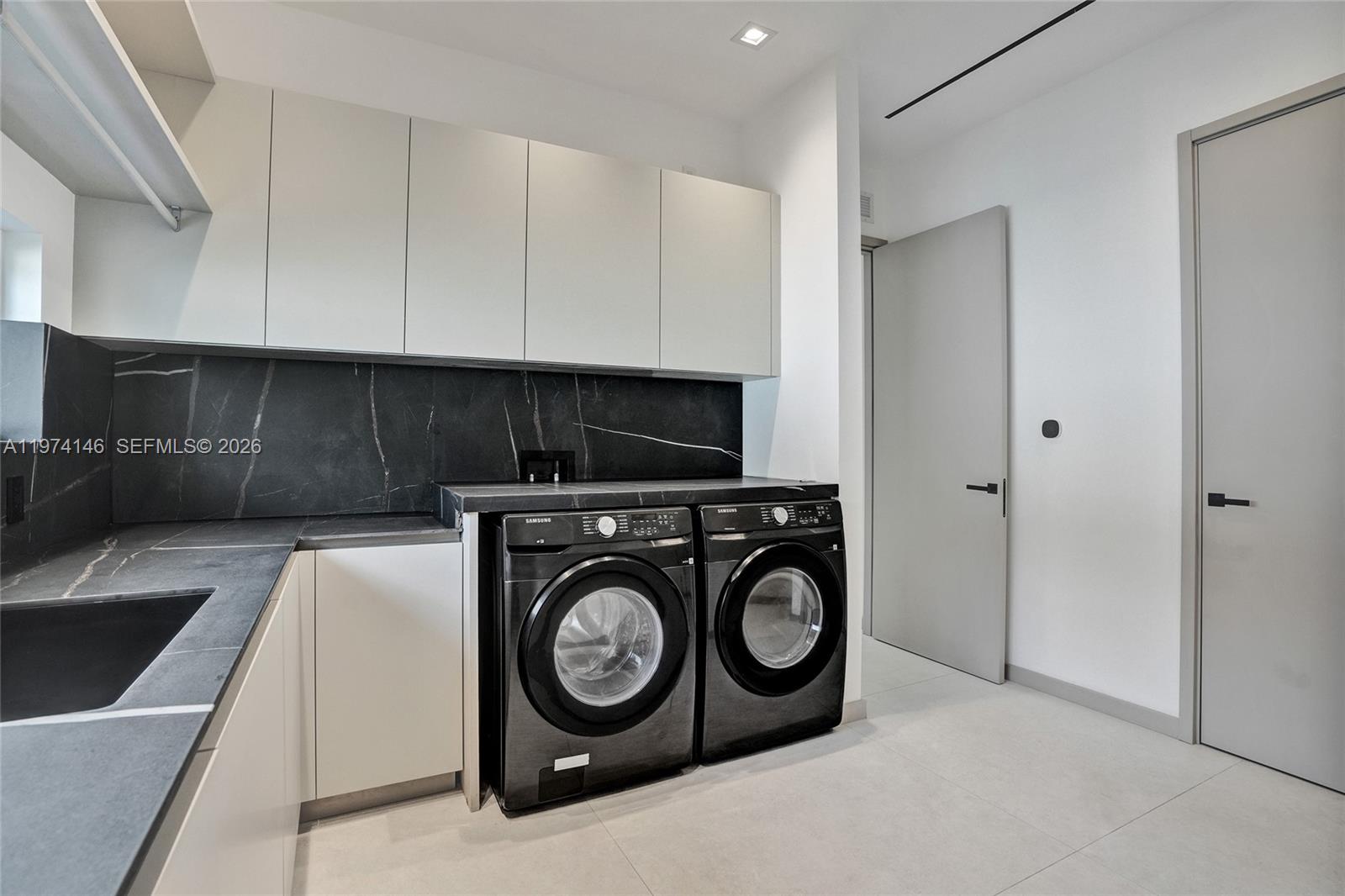 RIVER BAY PARK ADDN - Residential