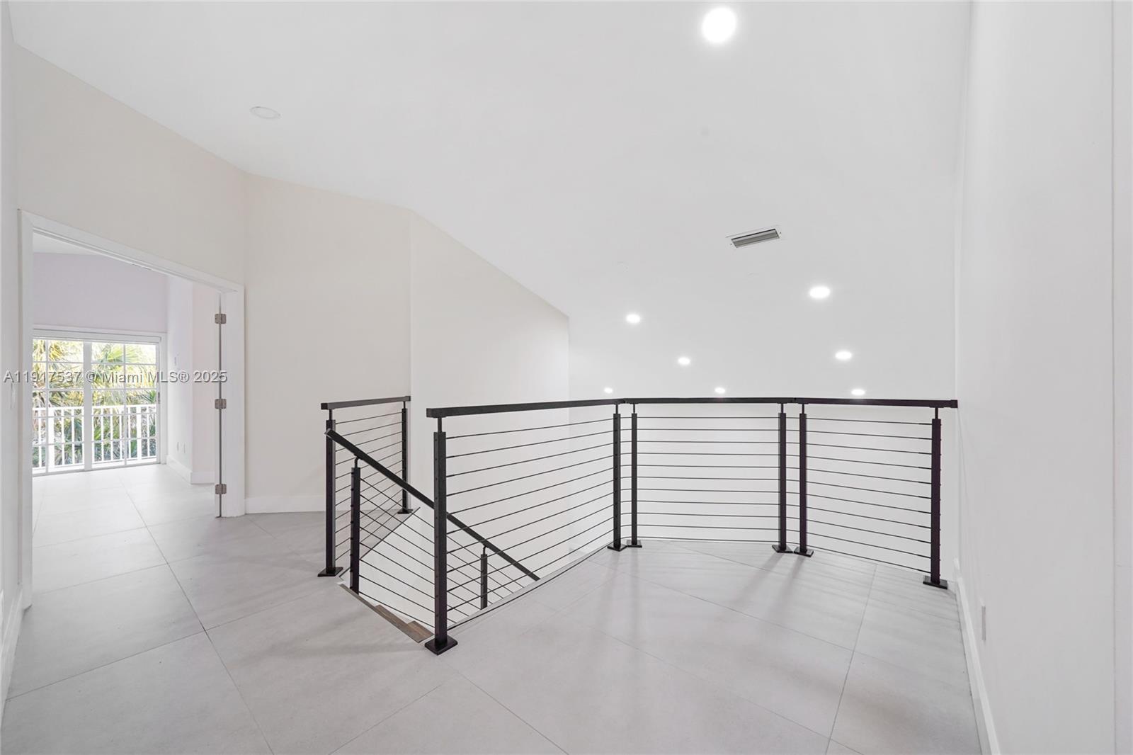 HOLLYWOOD LAKES COUNTRY C - Residential