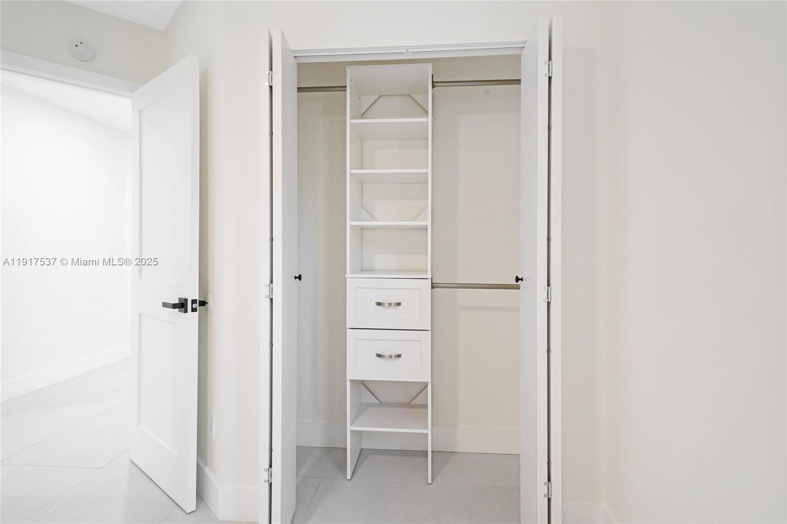 HOLLYWOOD LAKES COUNTRY C - Residential