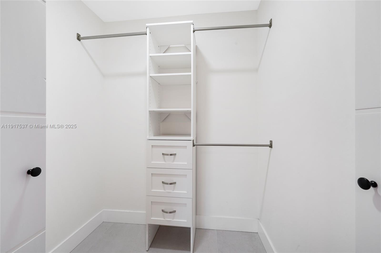 HOLLYWOOD LAKES COUNTRY C - Residential