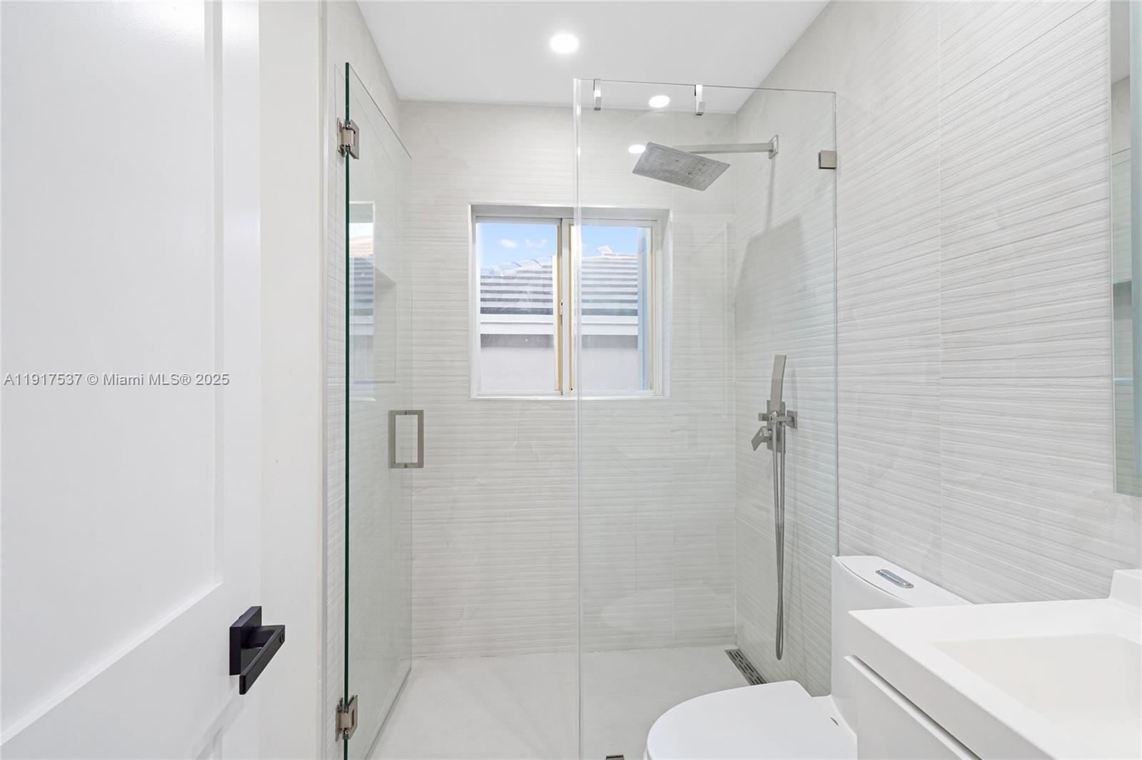 HOLLYWOOD LAKES COUNTRY C - Residential