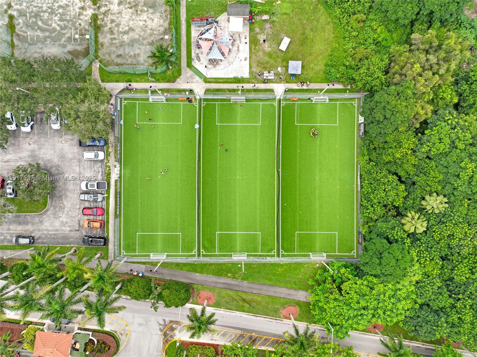 HOLLYWOOD LAKES COUNTRY C - Residential