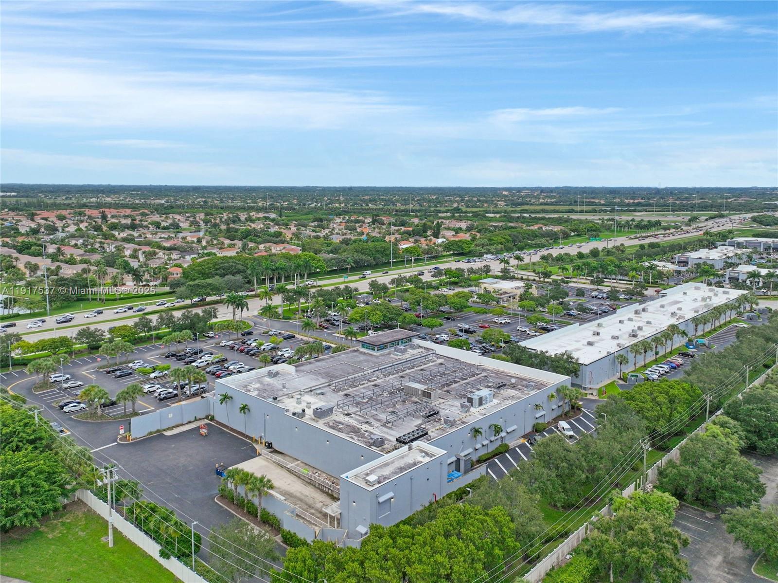 HOLLYWOOD LAKES COUNTRY C - Residential