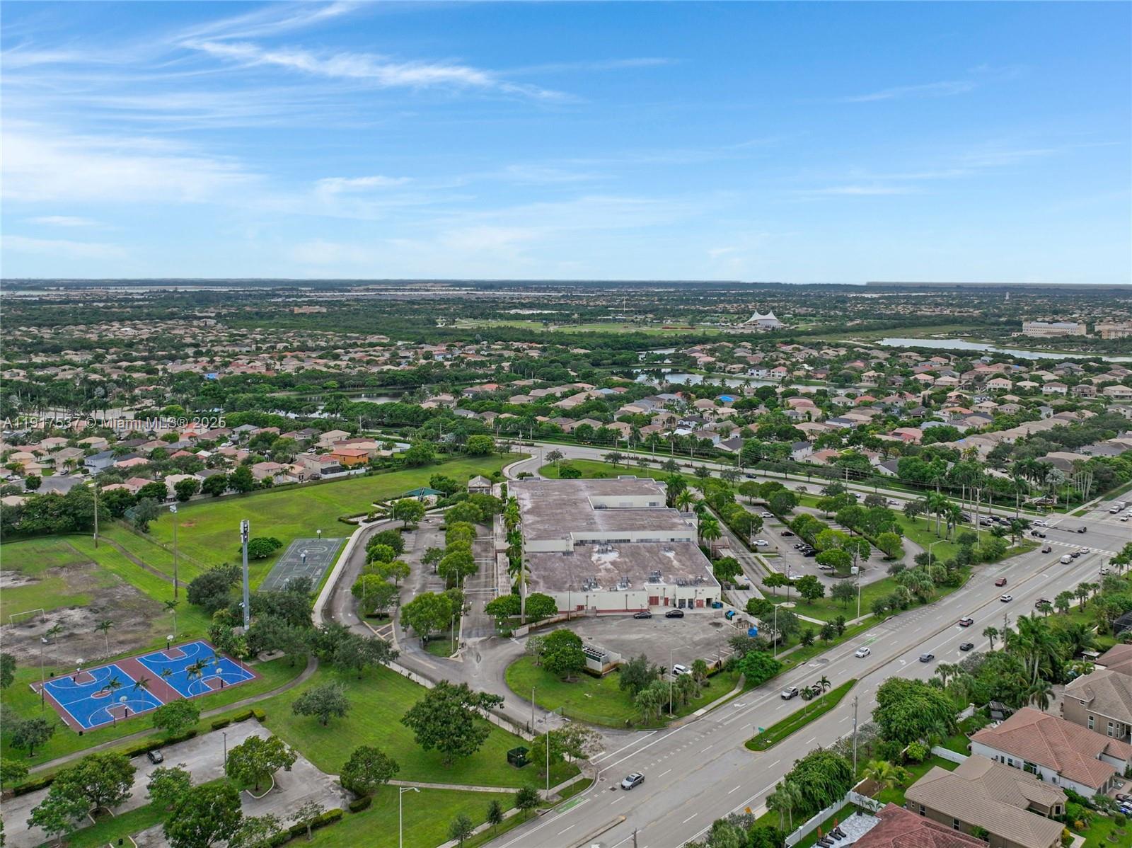 HOLLYWOOD LAKES COUNTRY C - Residential