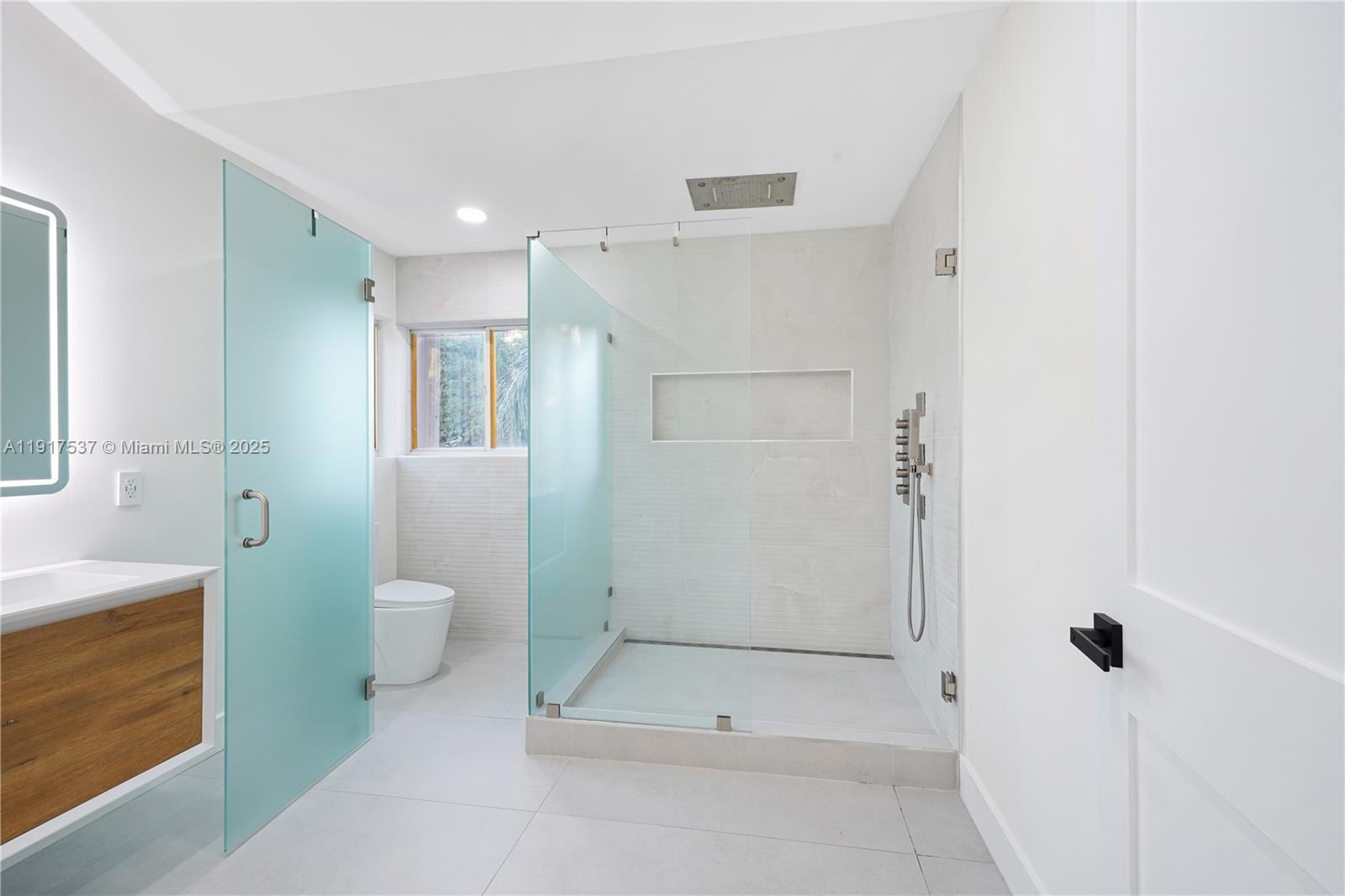 HOLLYWOOD LAKES COUNTRY C - Residential