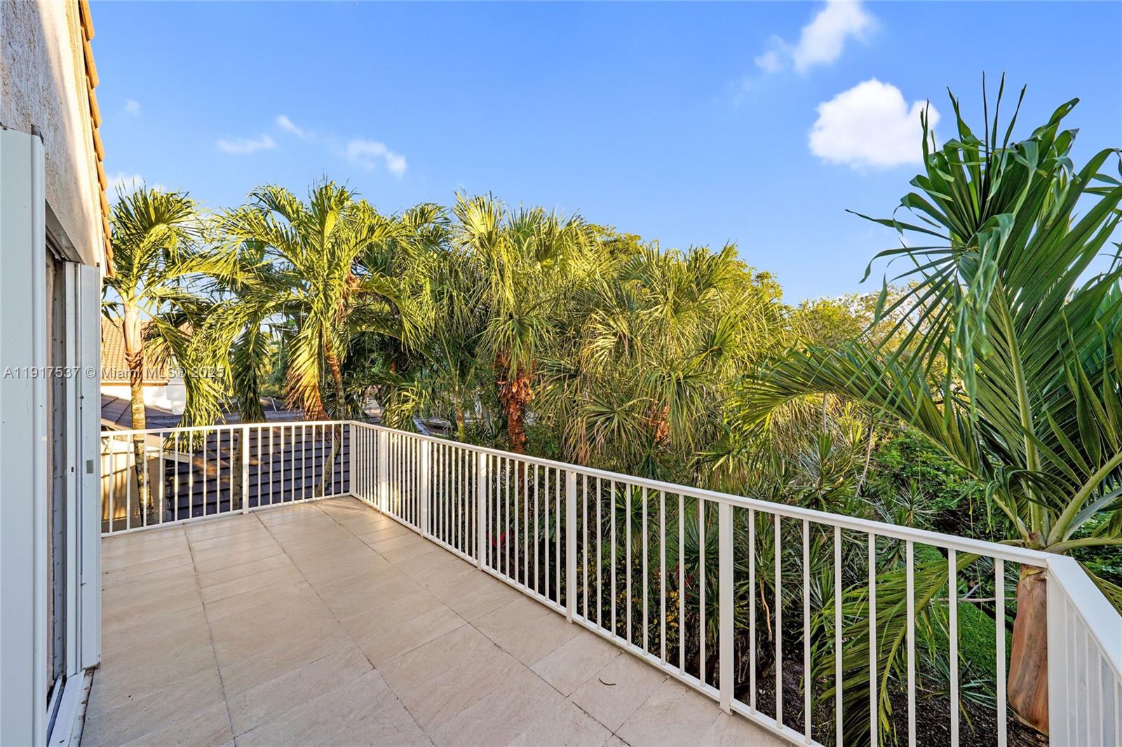 HOLLYWOOD LAKES COUNTRY C - Residential