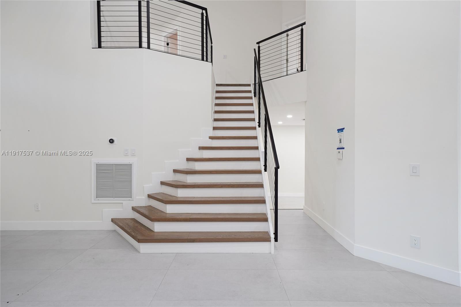 HOLLYWOOD LAKES COUNTRY C - Residential