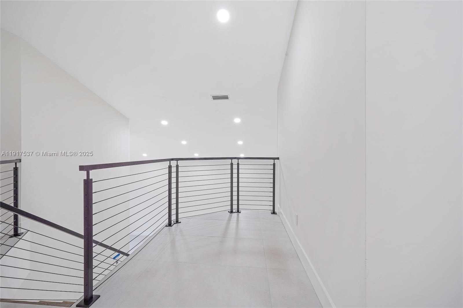 HOLLYWOOD LAKES COUNTRY C - Residential