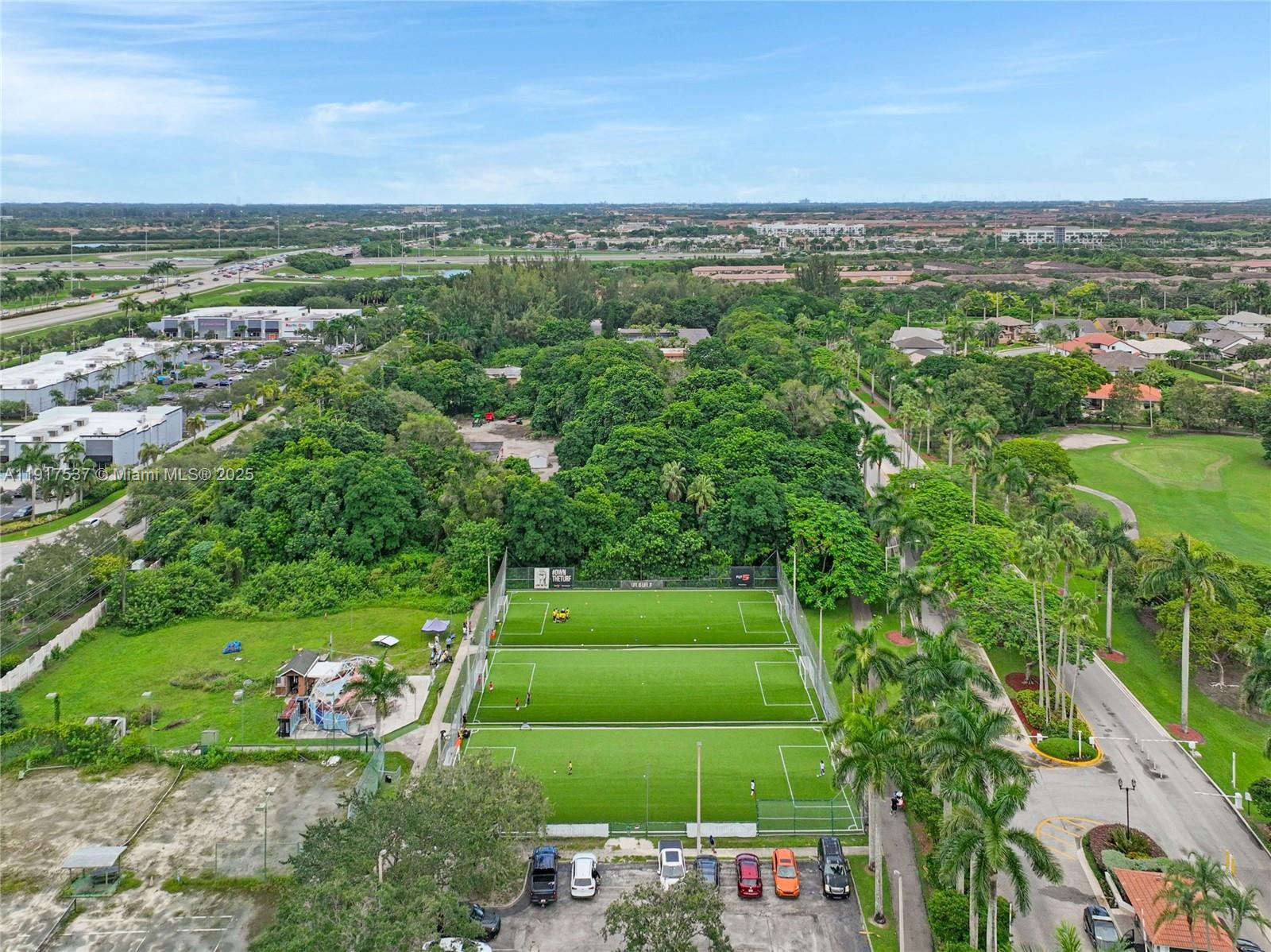 HOLLYWOOD LAKES COUNTRY C - Residential