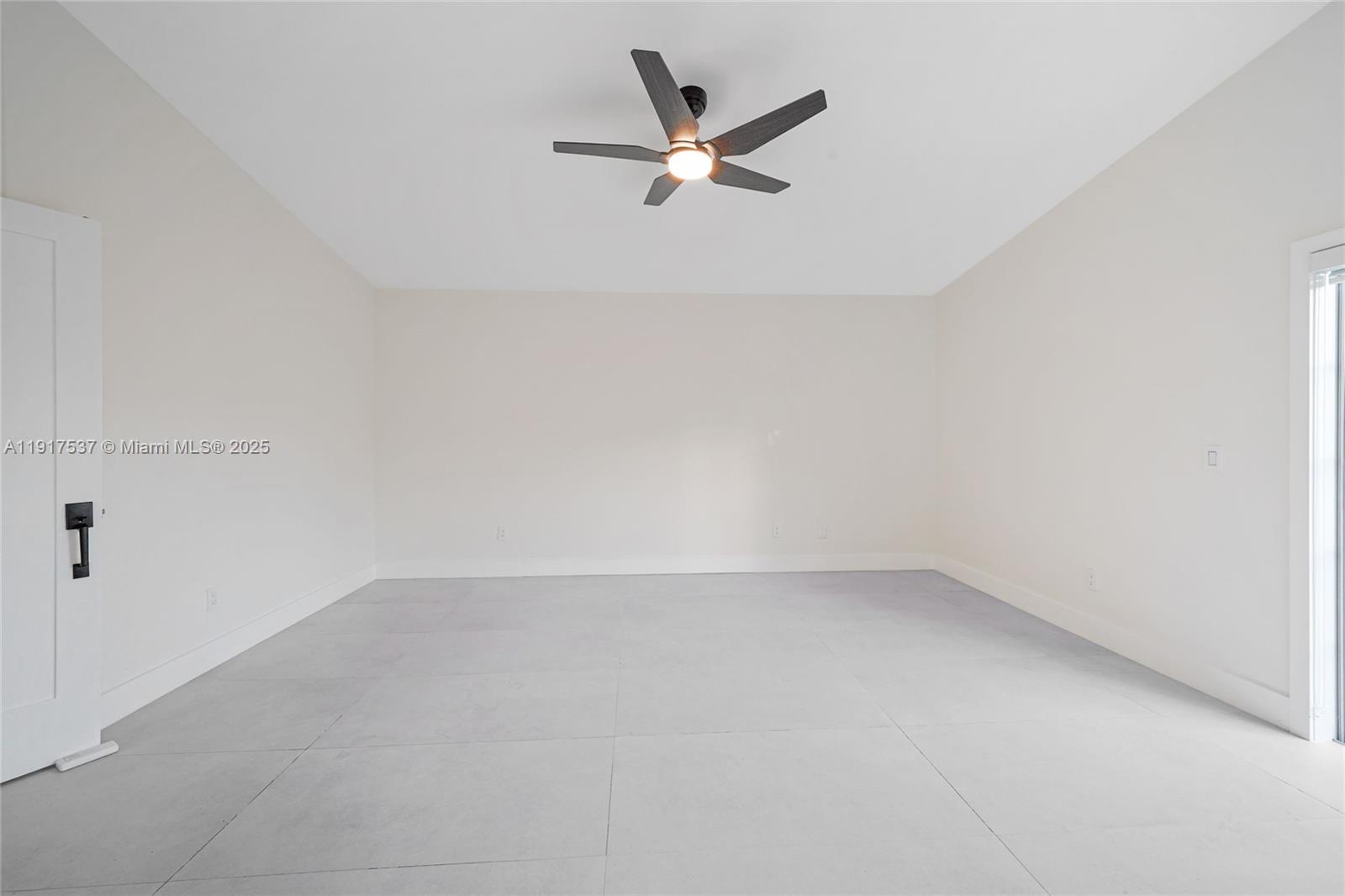 HOLLYWOOD LAKES COUNTRY C - Residential