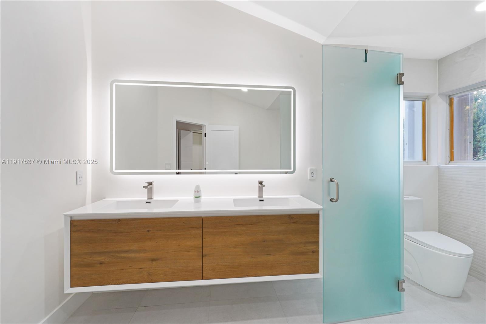 HOLLYWOOD LAKES COUNTRY C - Residential