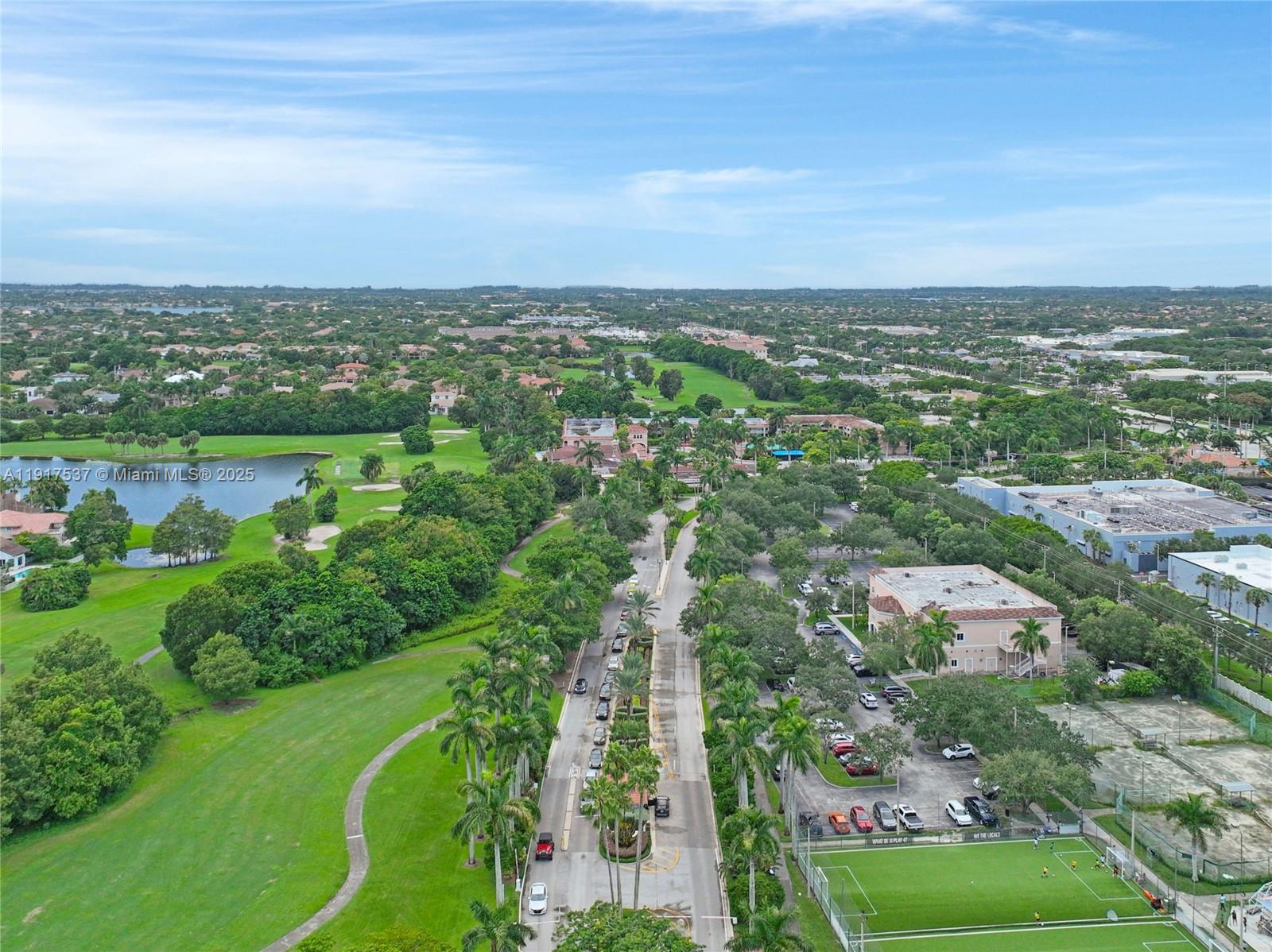 HOLLYWOOD LAKES COUNTRY C - Residential