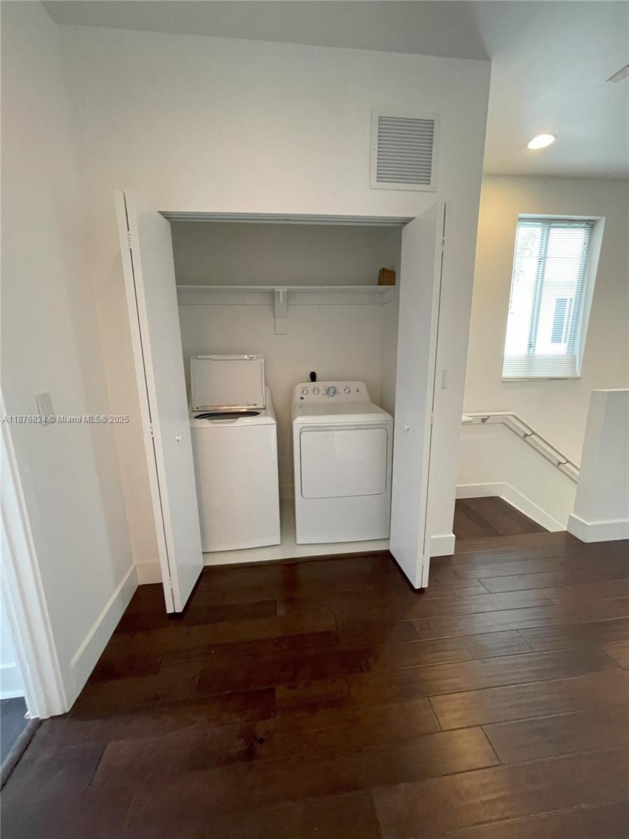 2621 NE 212th Ter 211