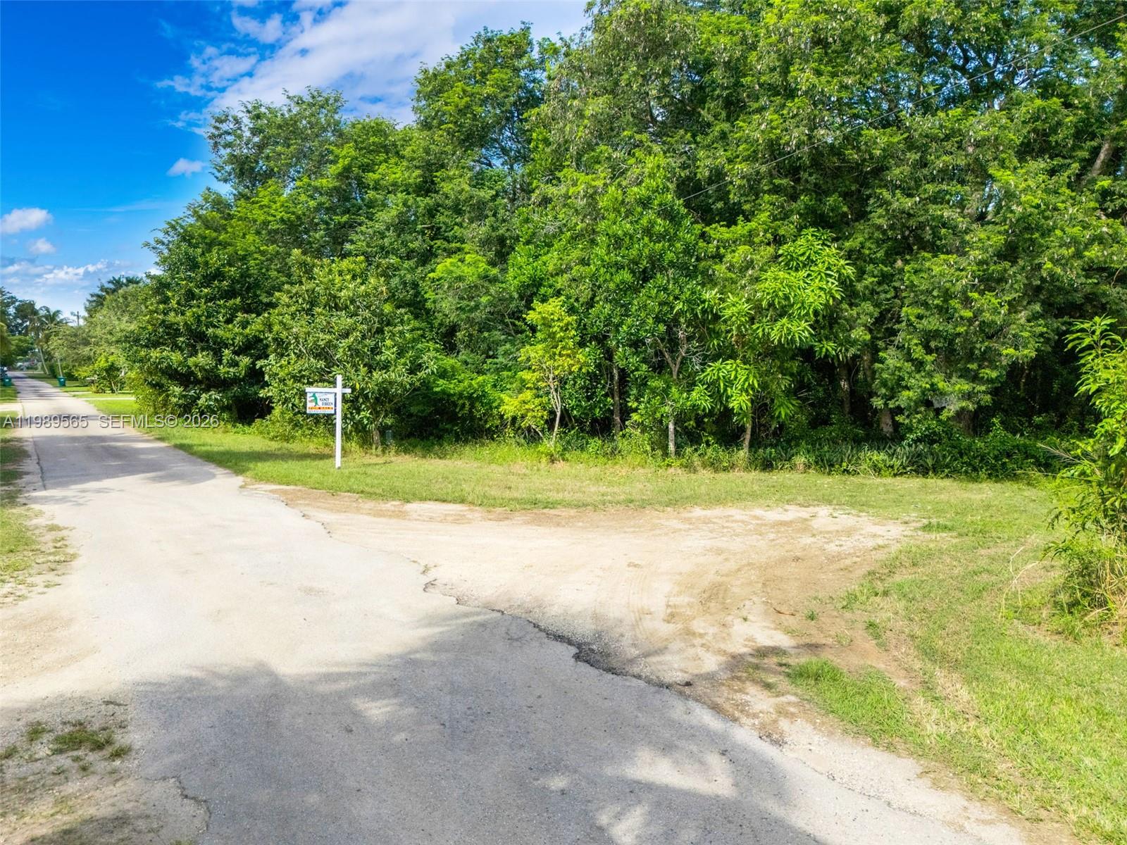 SILVER PALM ACRES - Land