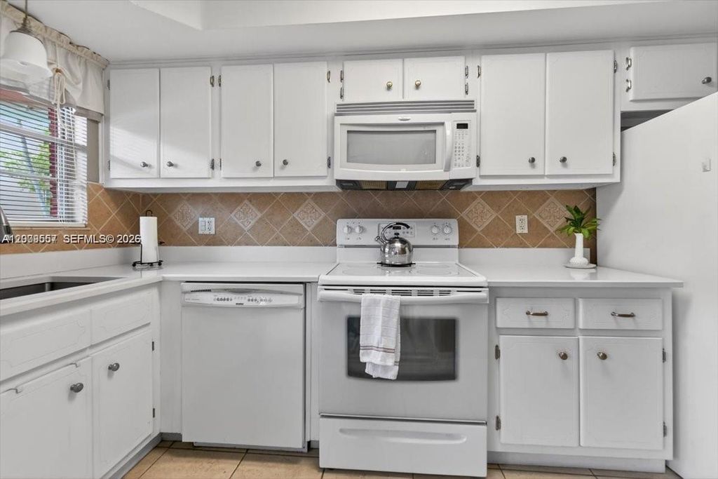 Photo of 180 NE 12th Ave #15B, Hallandale Beach, FL 33009 (MLS # A12009557)