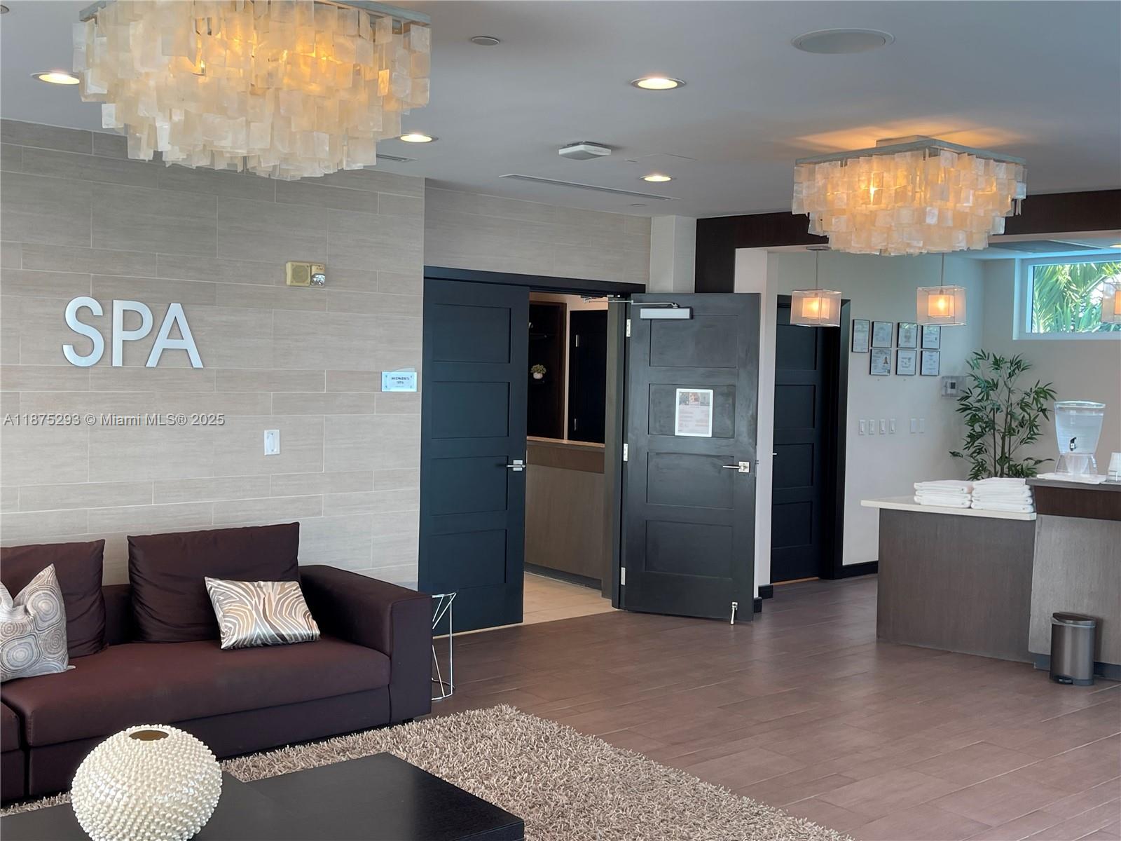 THE PENINSULA CONDO - Residential