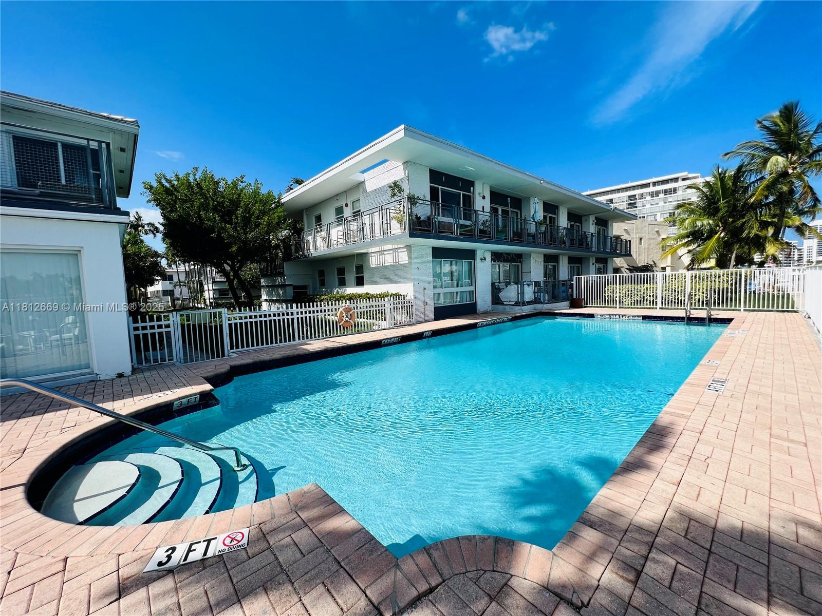 946 Bay Dr 11, Miami Beach, Miami-Dade County, Florida - 1 Bedrooms  
1 Bathrooms - 