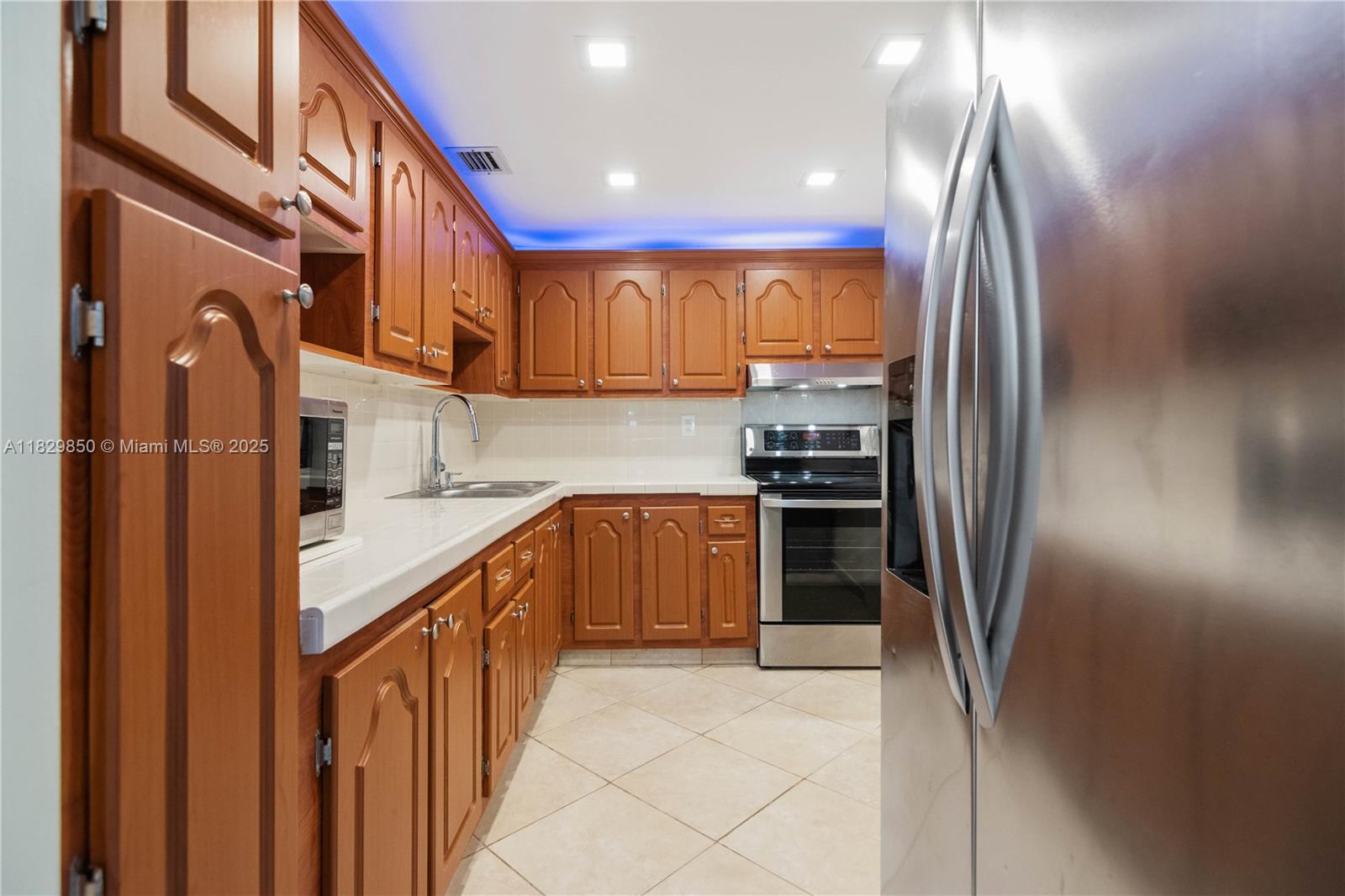 For rent 2 Bedroom 2 Bathroom located at Gateway House Condominium in the heart of North Miami Beach. This Condo will not last!!! The interior features tiled floors throughout the condo, Stainless steel appliances, remodeled guest bathroom, Walk in closet, spacious and full of natural light! Private deeded parking under the building, Great view from your balcony! Secured building in a perfect area with shopping, restaurants, close to major highways, school and places of worship! Well maintained building with pool and in-house management