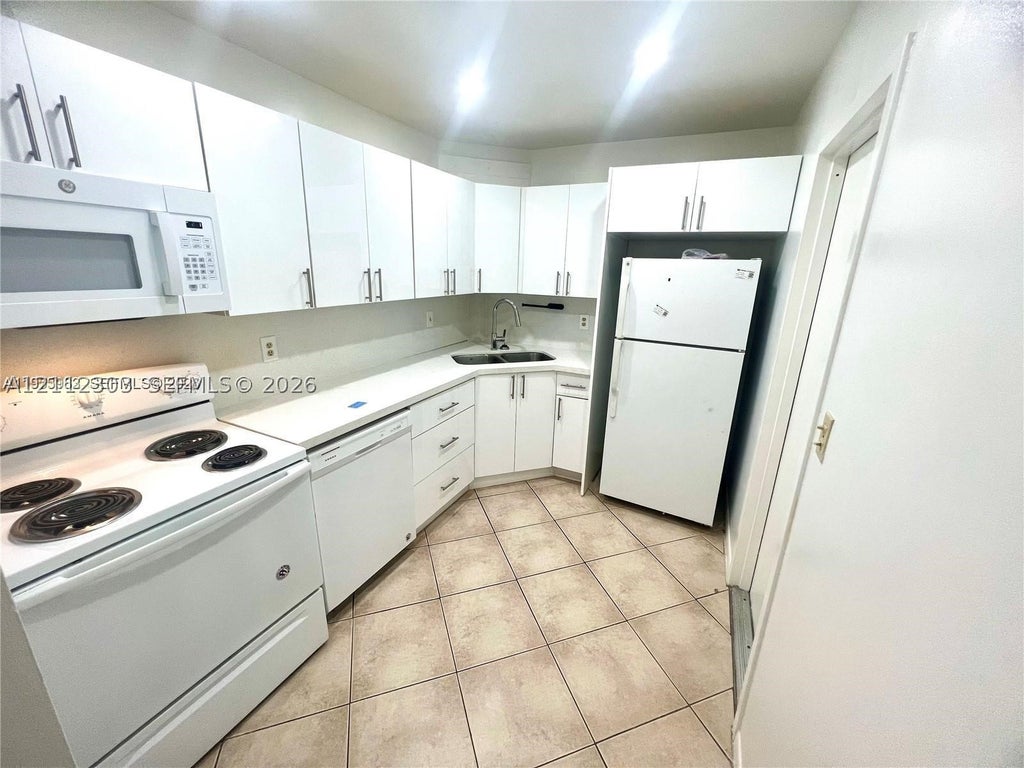 Photo of 3115 Oakland Shores Dr #E208, Oakland Park, FL 33309 (MLS # A12112303)