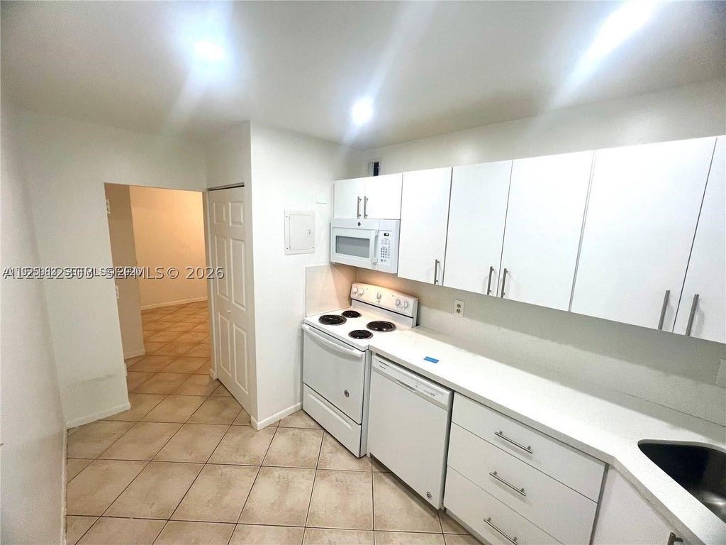 Photo of 3115 Oakland Shores Dr #E208, Oakland Park, FL 33309 (MLS # A12112303)