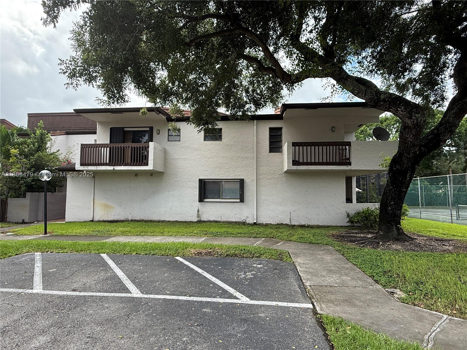 VILLAS OF AMBERWOOD CONDO - Residential