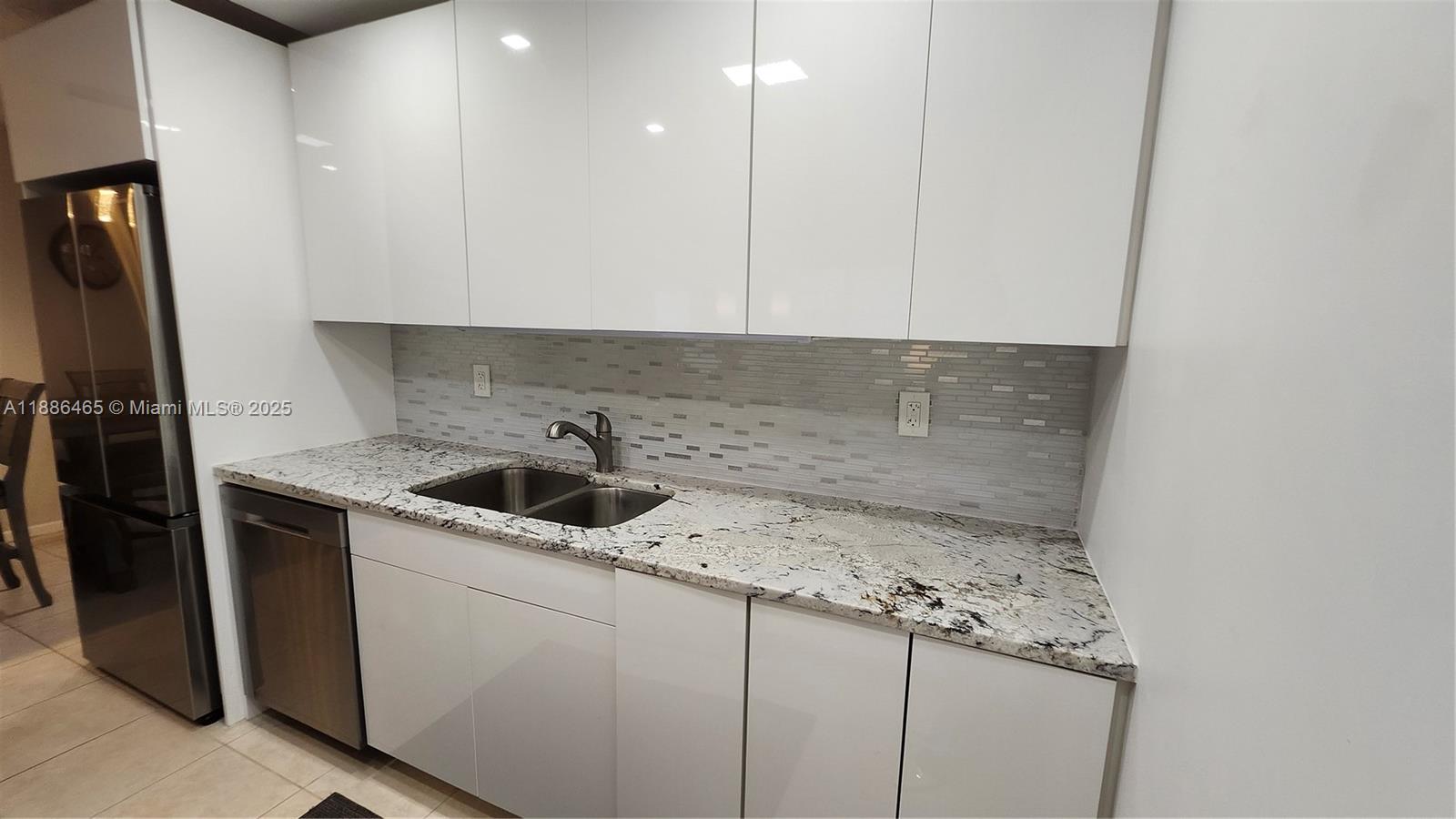 CAMBRIDGE G CONDO - Residential