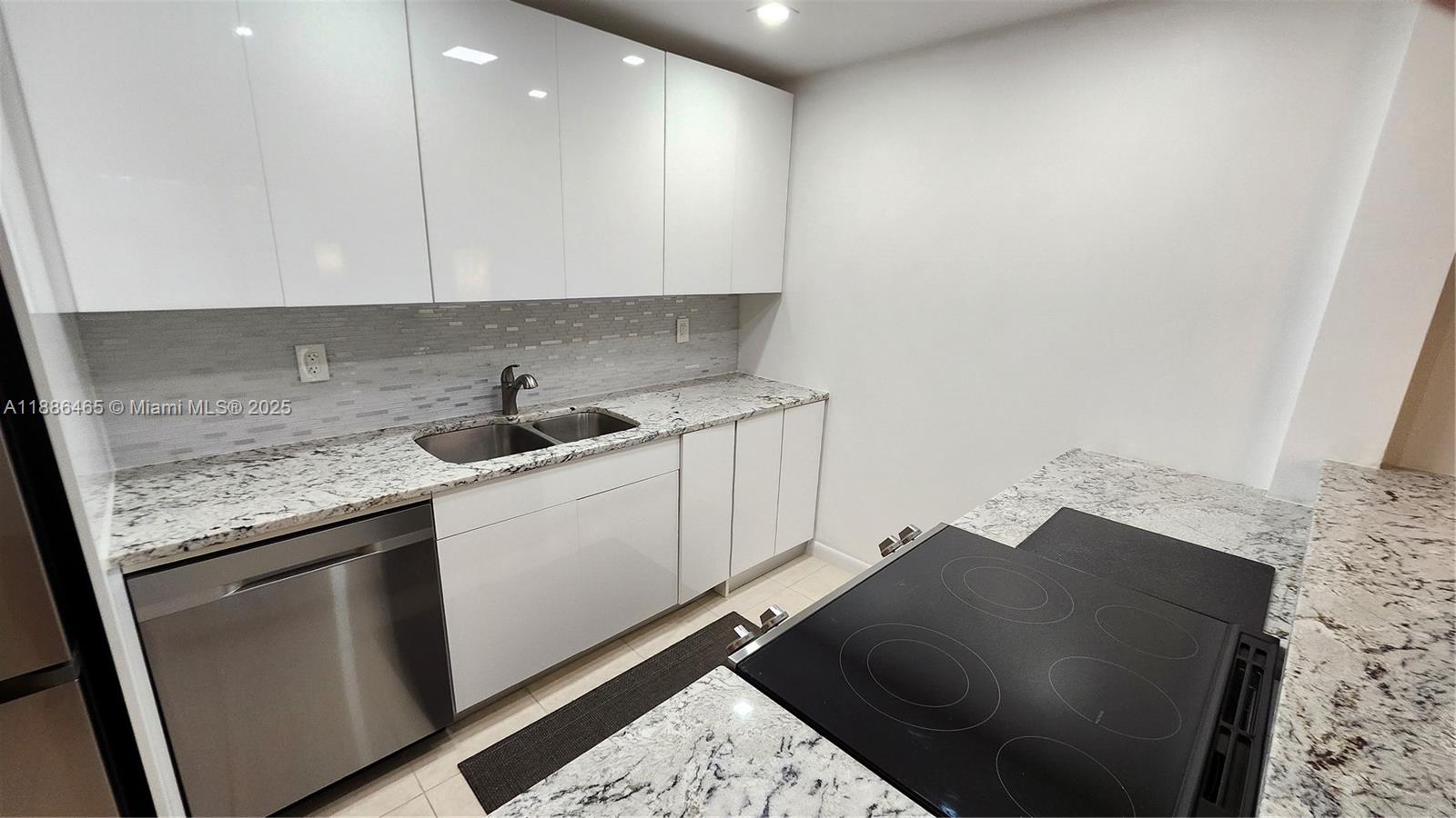 CAMBRIDGE G CONDO - Residential