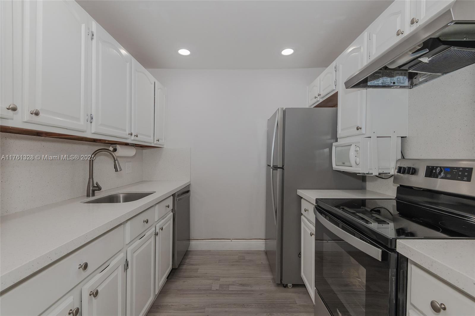 Rental Property at 300 Sw 134th Way 203E, Pembroke Pines, Miami-Dade County, Florida - Bedrooms: 1 
Bathrooms: 2  - $1,600 MO.