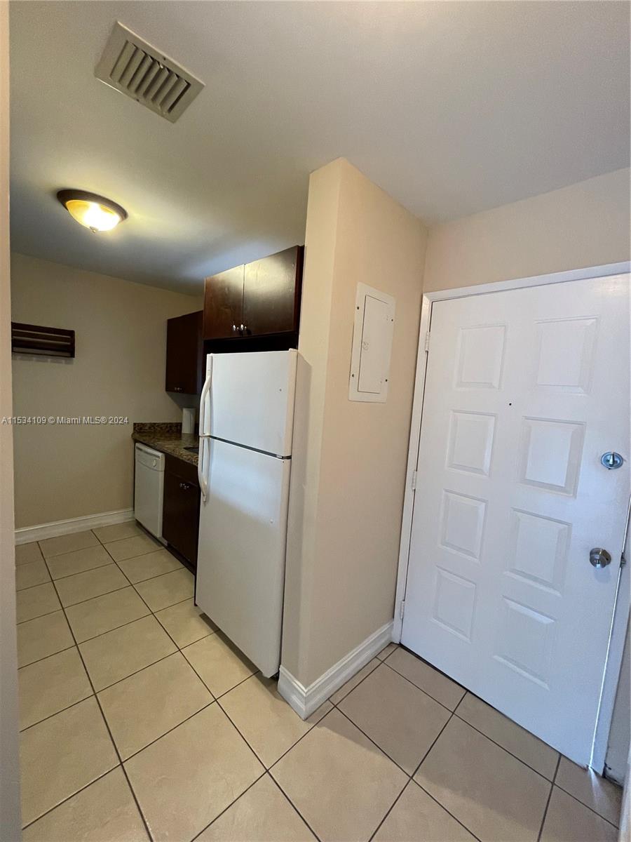 WATERS EDGE OF CORAL SPRI - Residential Lease