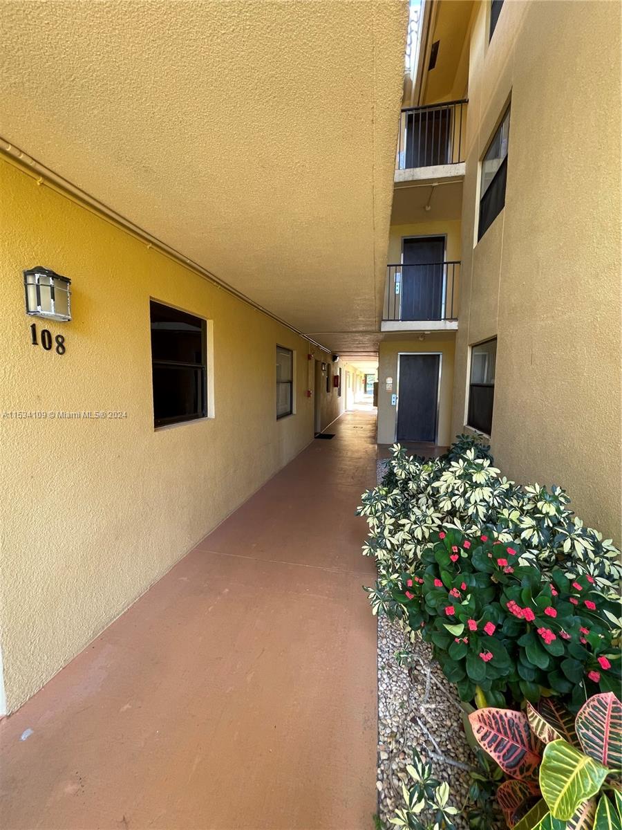 WATERS EDGE OF CORAL SPRI - Residential Lease