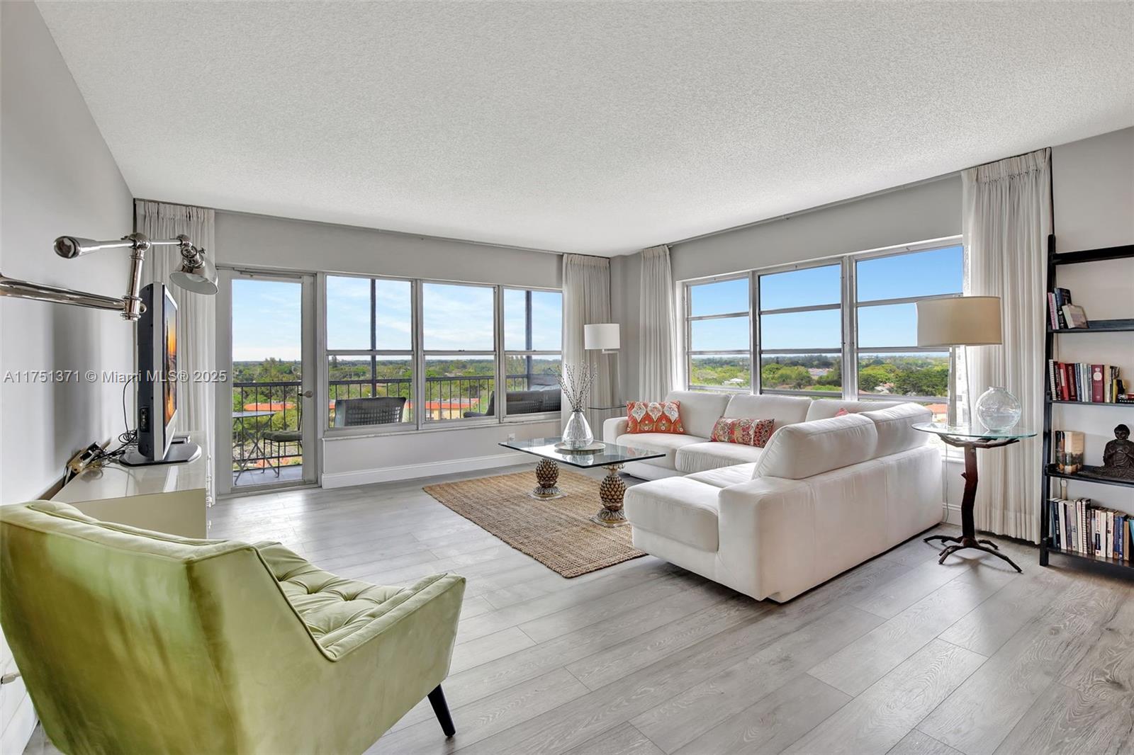 COUNTRY CLUB TOWER - Residential