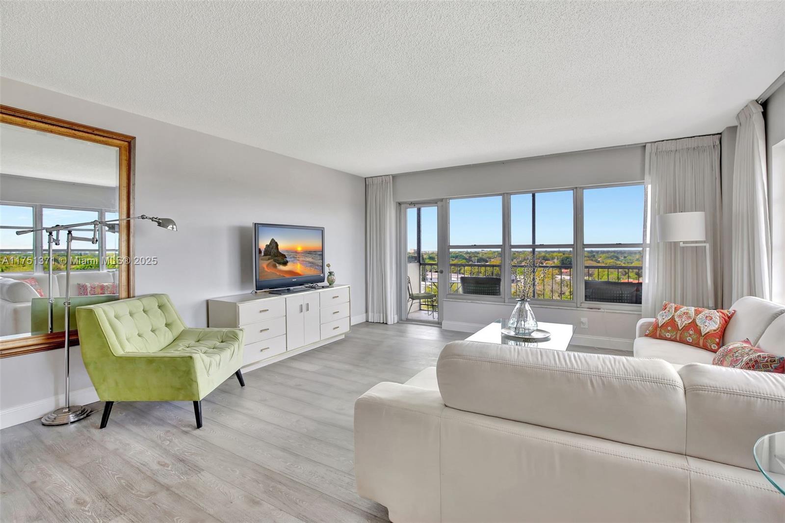 COUNTRY CLUB TOWER - Residential
