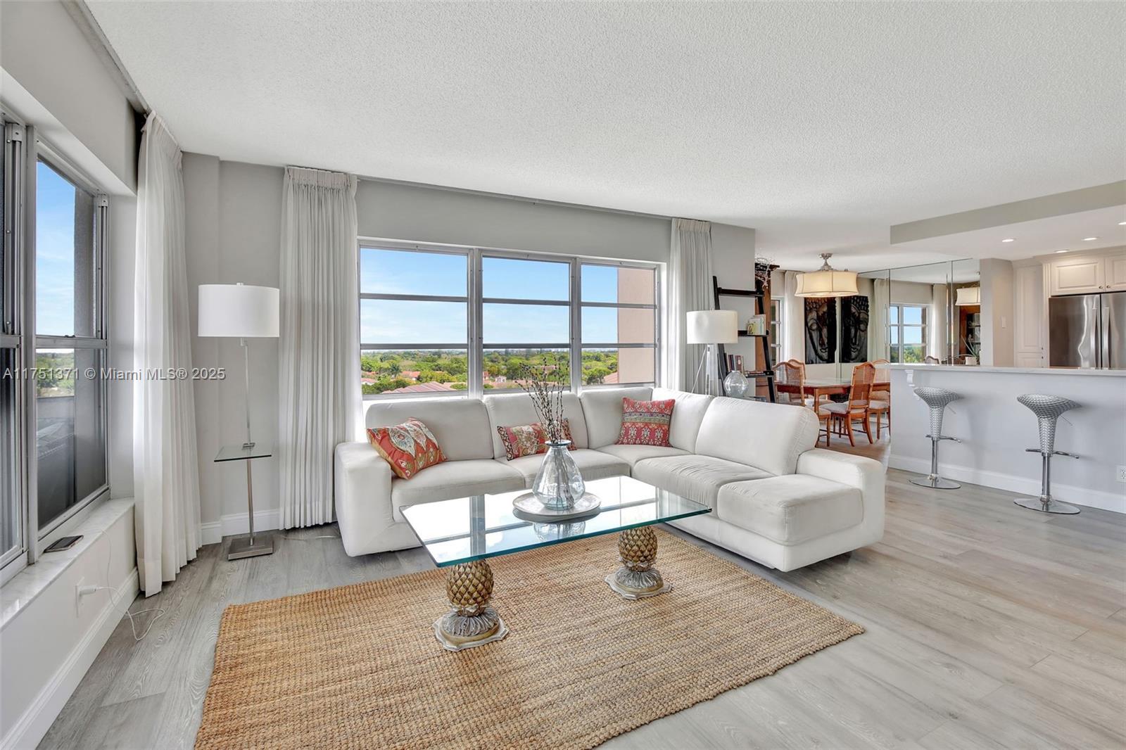 COUNTRY CLUB TOWER - Residential