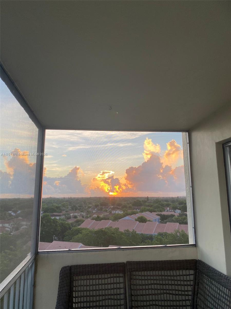 COUNTRY CLUB TOWER - Residential