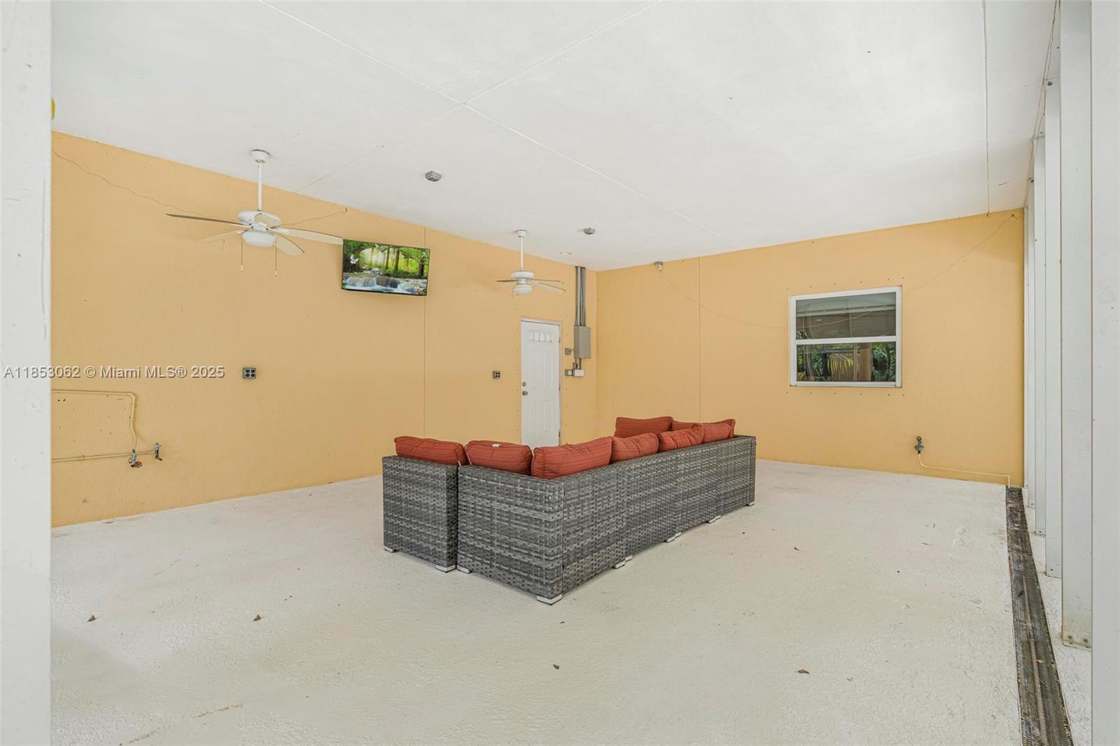 LOXAHATCHEE GROVES - Residential