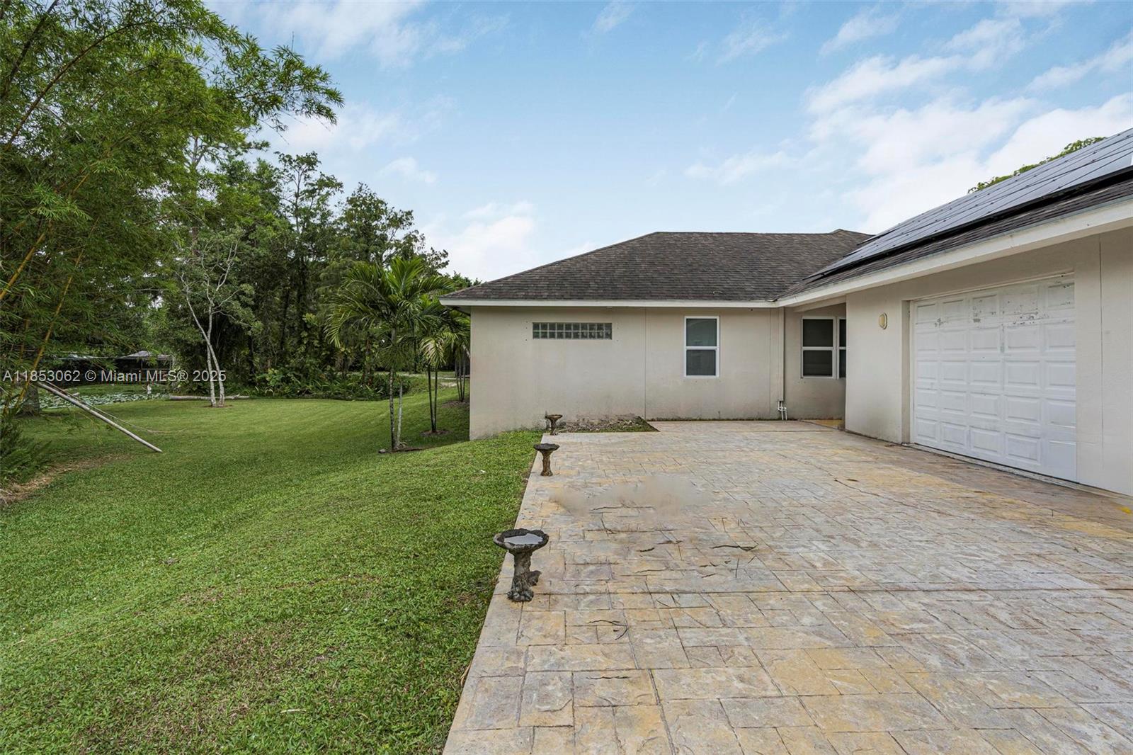 LOXAHATCHEE GROVES - Residential