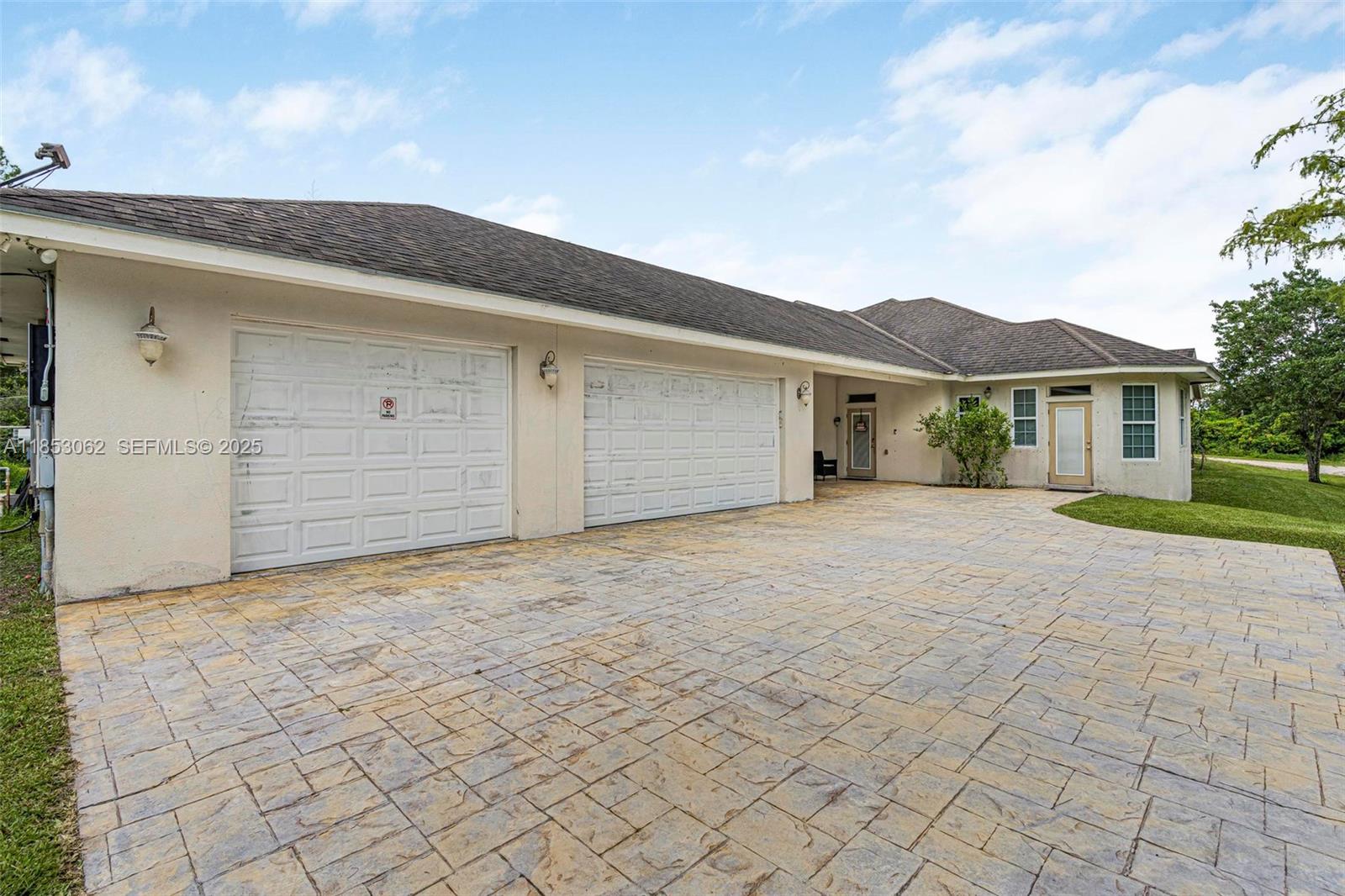 LOXAHATCHEE GROVES - Residential