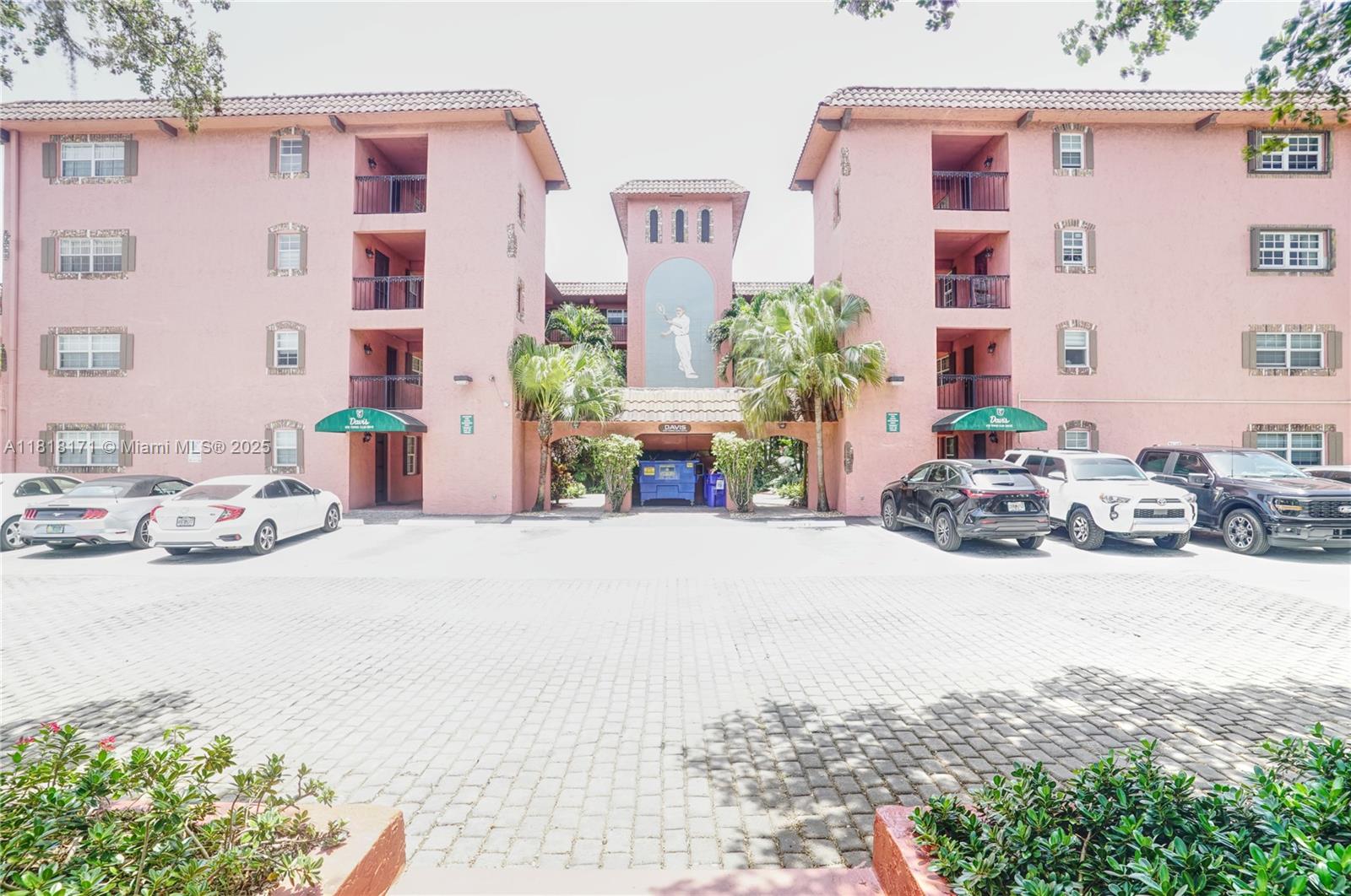TENNIS CLUB DAVIS CONDO - Residential