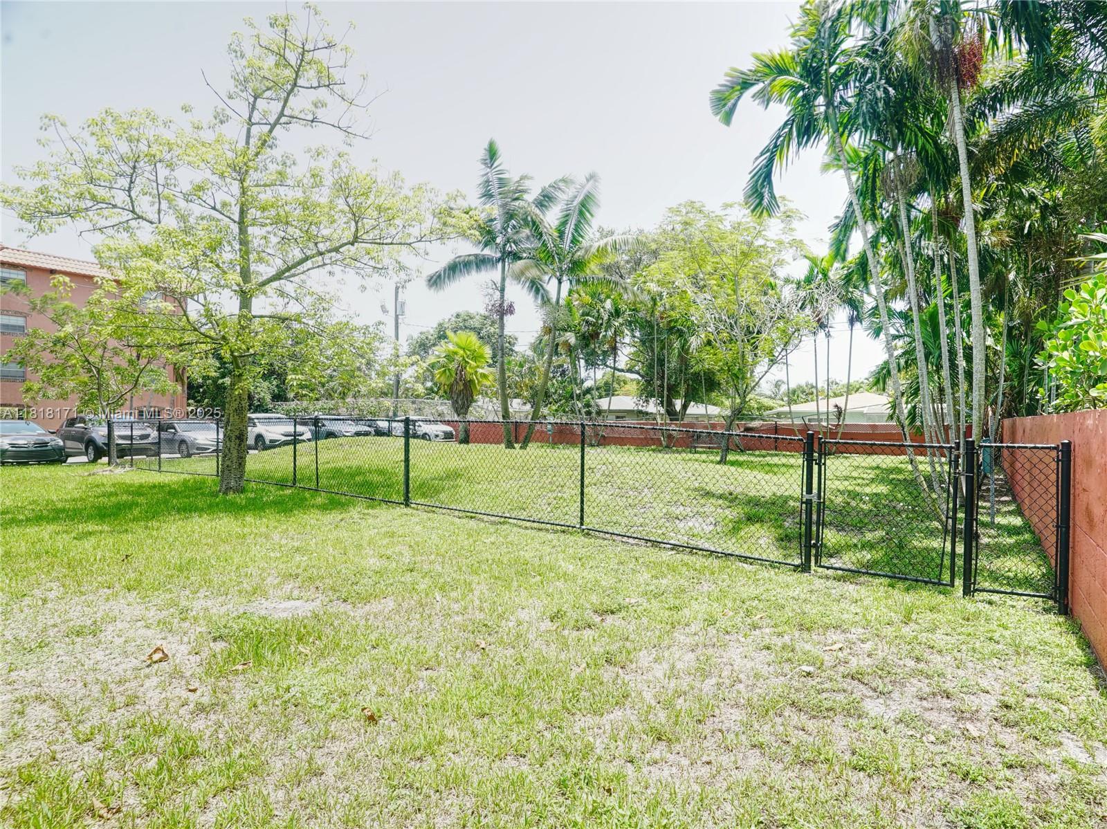 TENNIS CLUB DAVIS CONDO - Residential