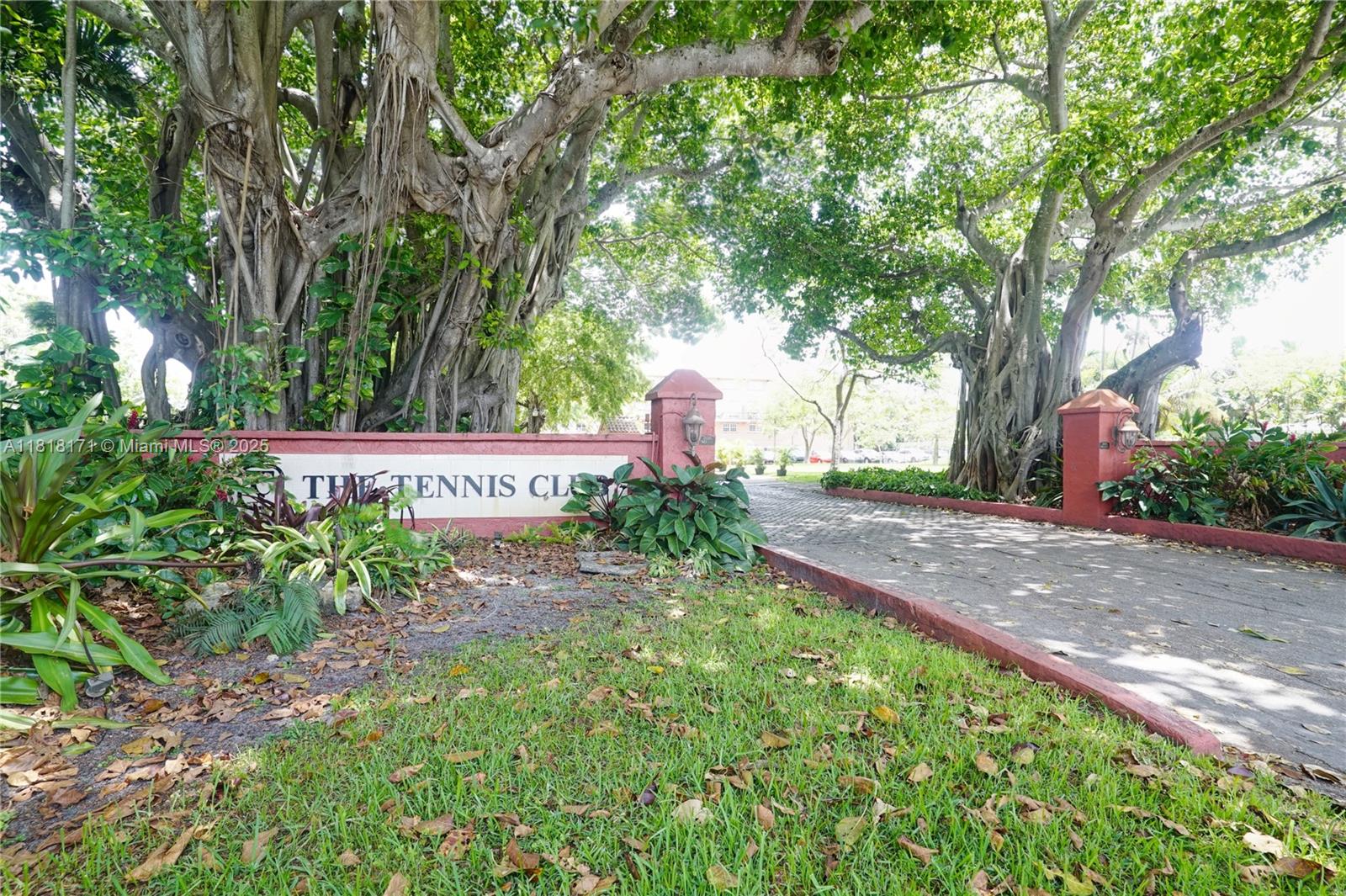 TENNIS CLUB DAVIS CONDO - Residential