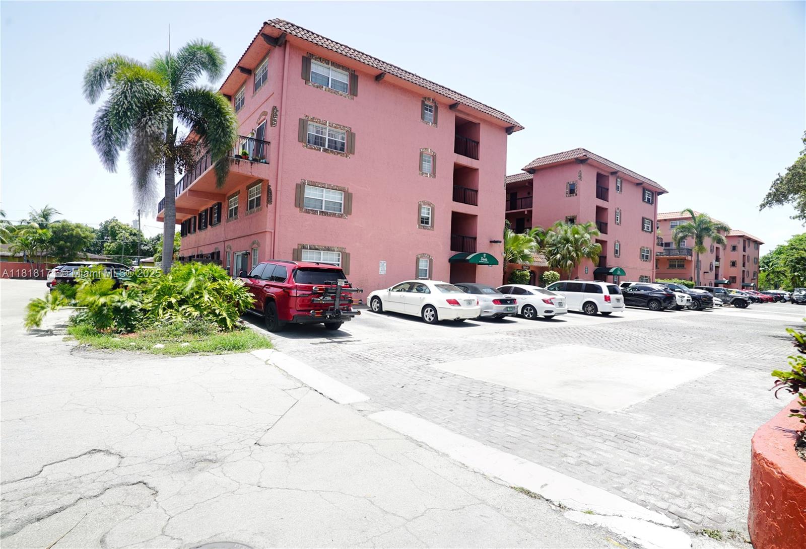 TENNIS CLUB DAVIS CONDO - Residential