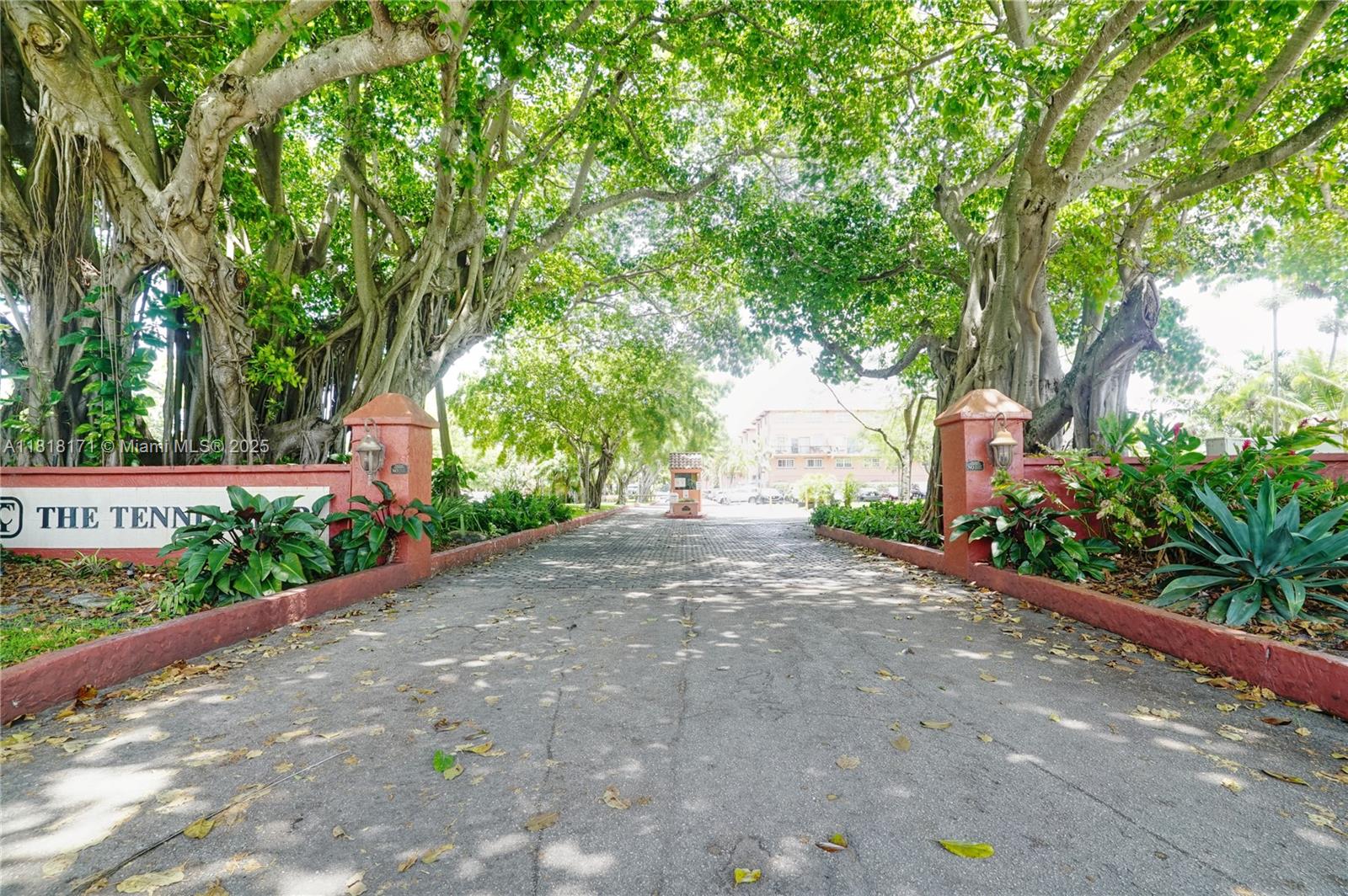 TENNIS CLUB DAVIS CONDO - Residential
