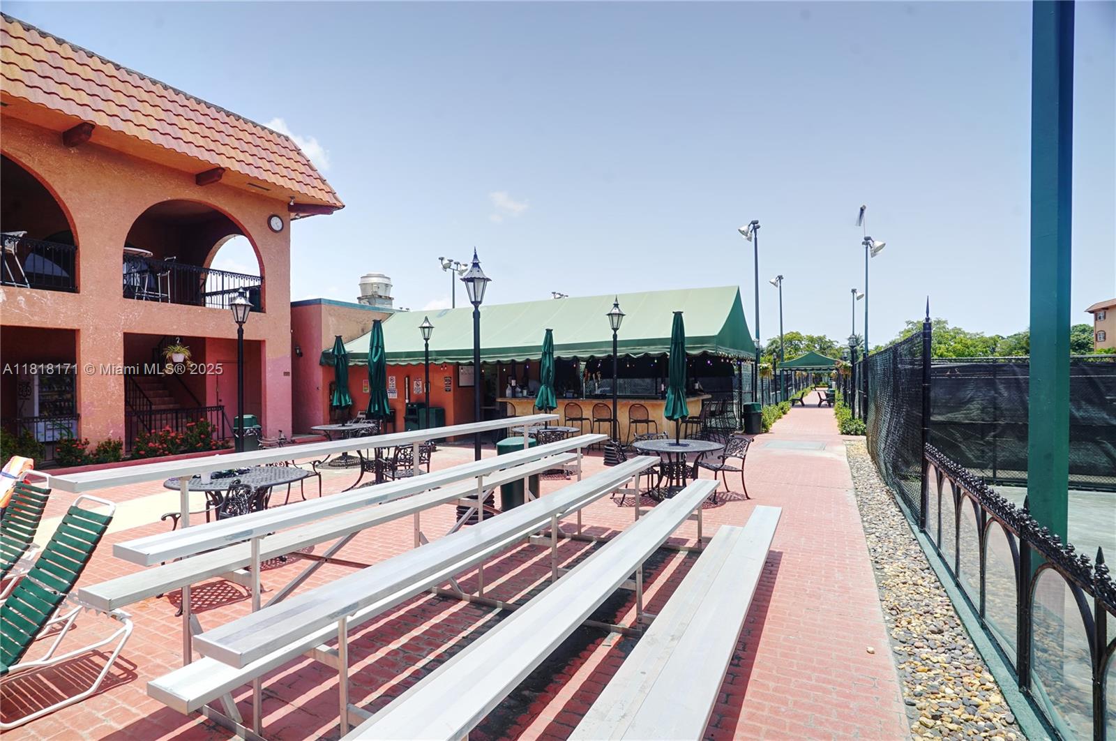 TENNIS CLUB DAVIS CONDO - Residential