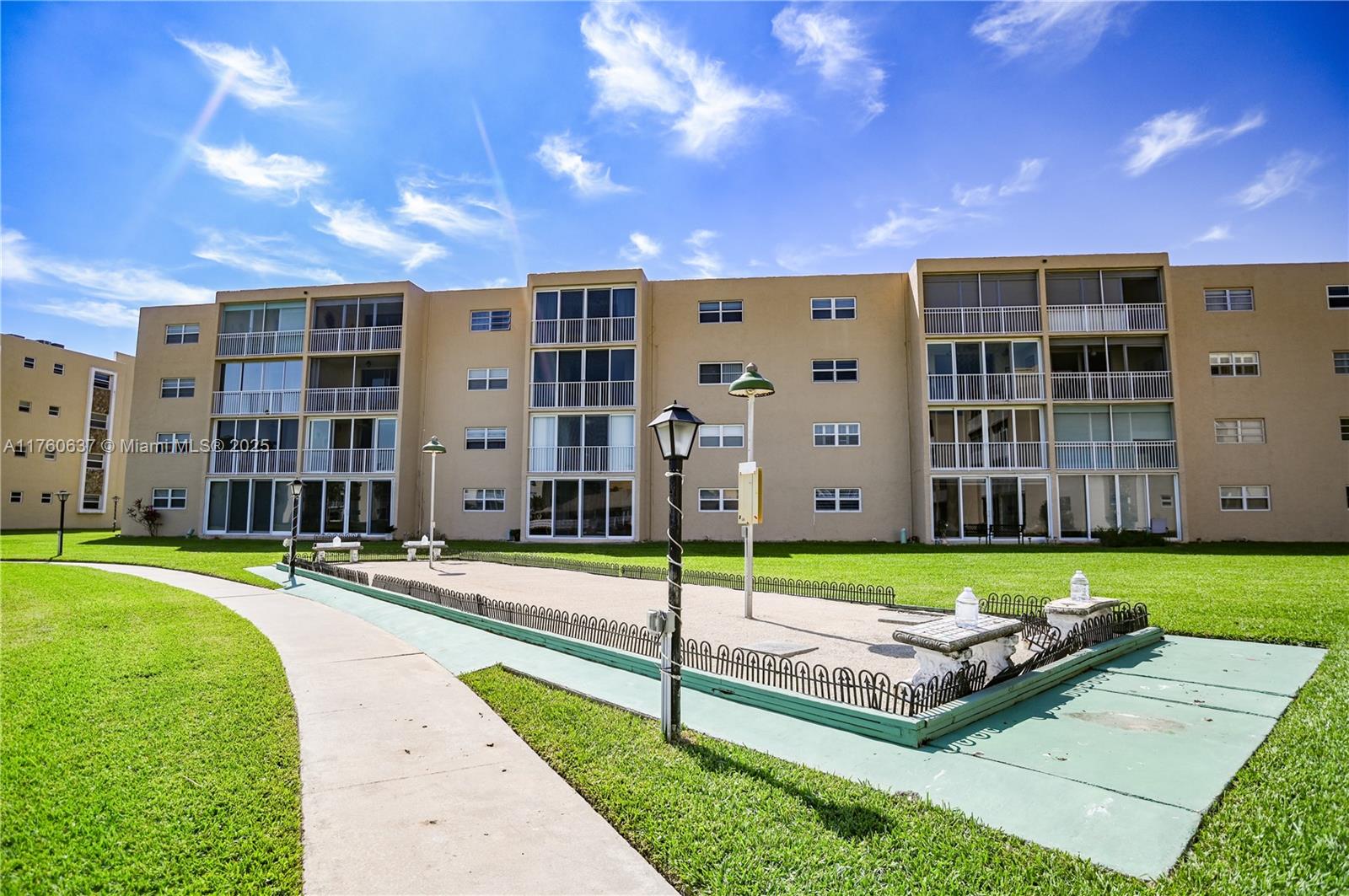 MEADOWBROOK LAKES CONDO - Residential
