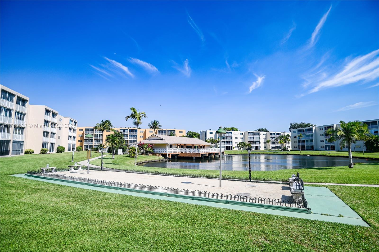 MEADOWBROOK LAKES CONDO - Residential