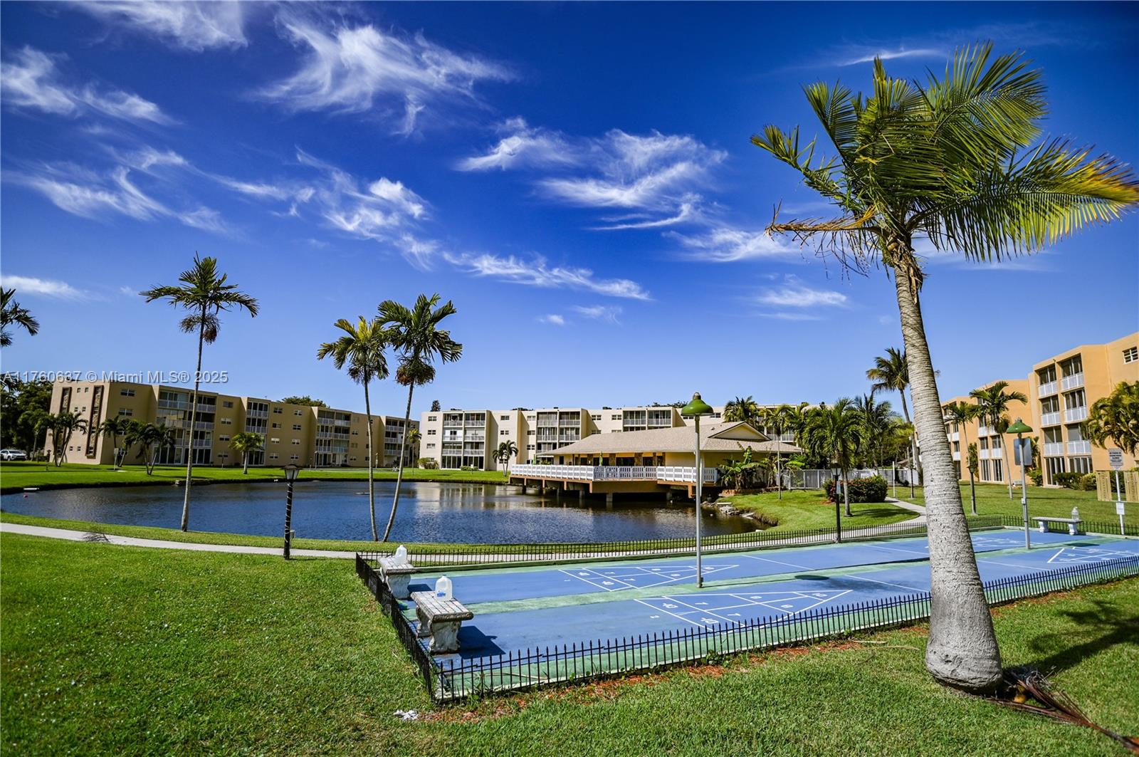 MEADOWBROOK LAKES CONDO - Residential